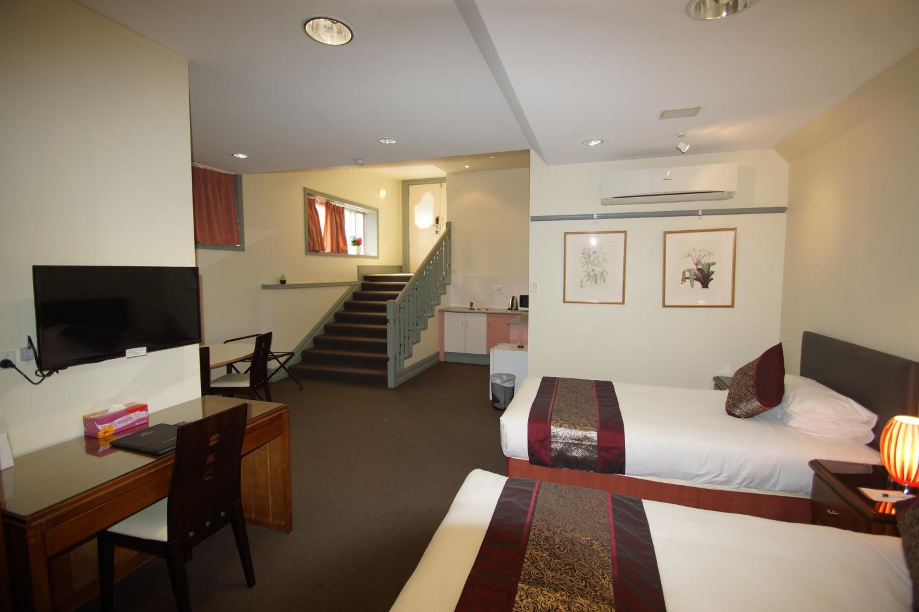 Twin Towers Inn — photo 123