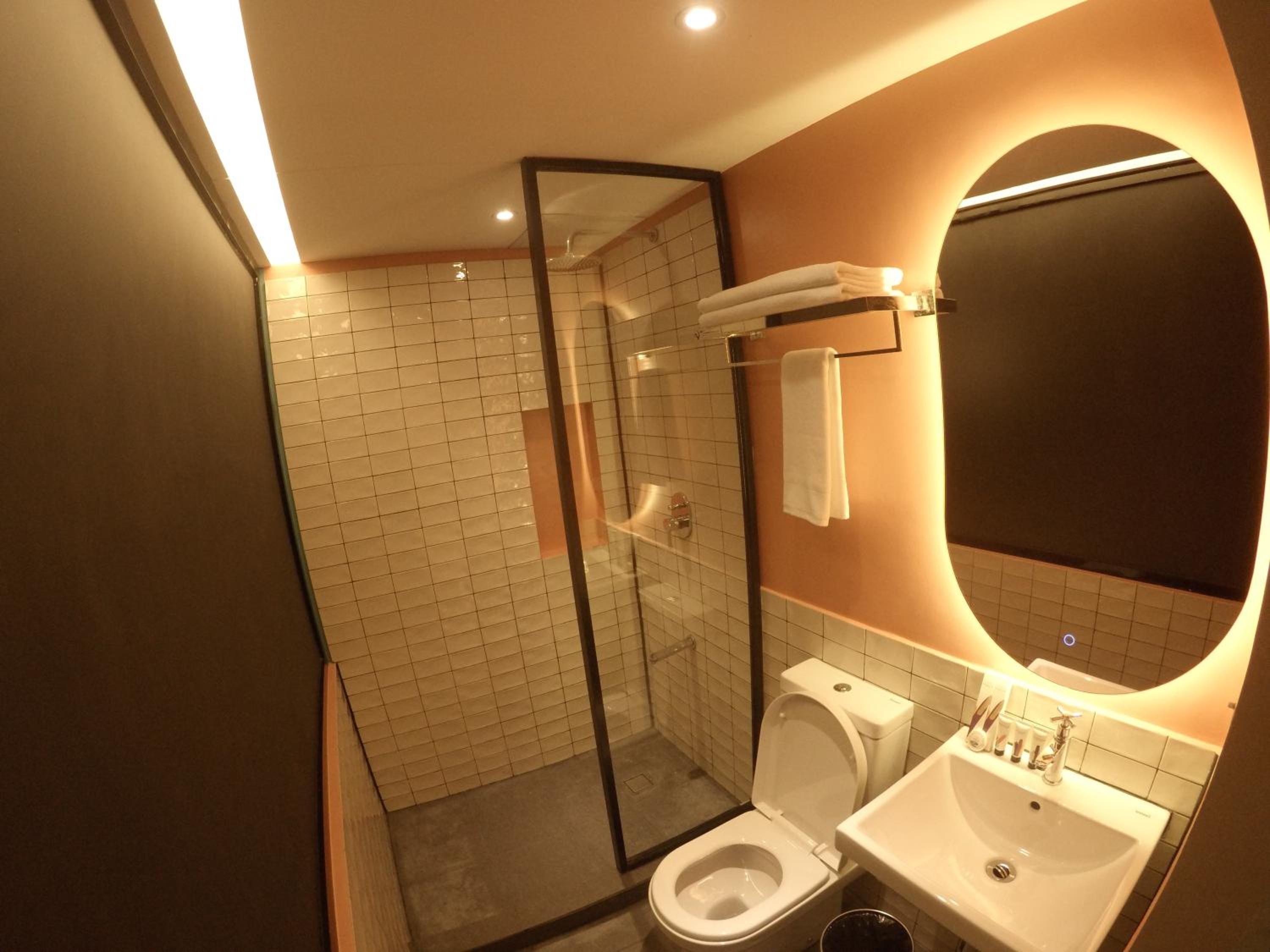 Deluxe Queen Room - Photo 7