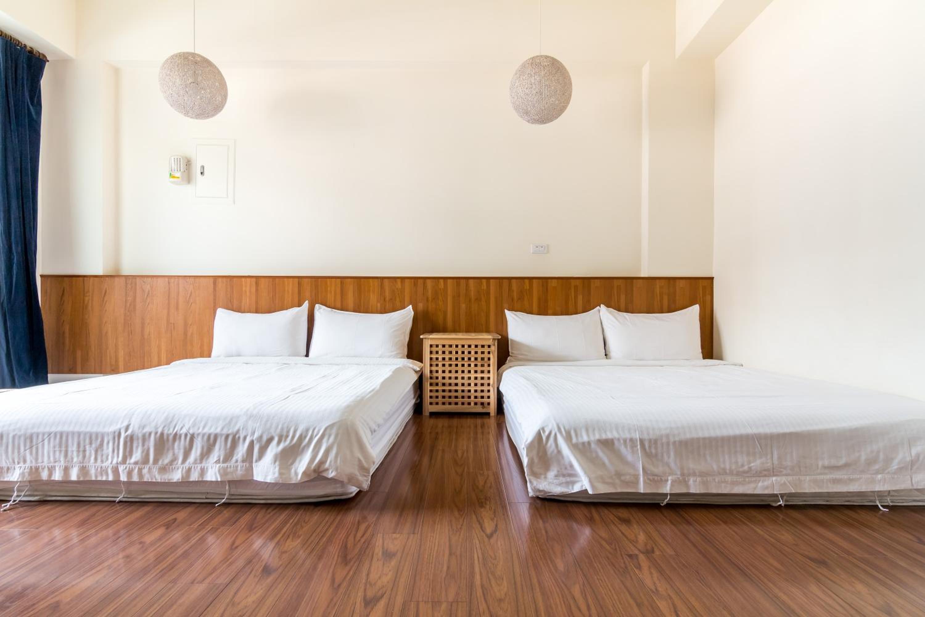 Standard Quadruple Room with Bathtub photo 1