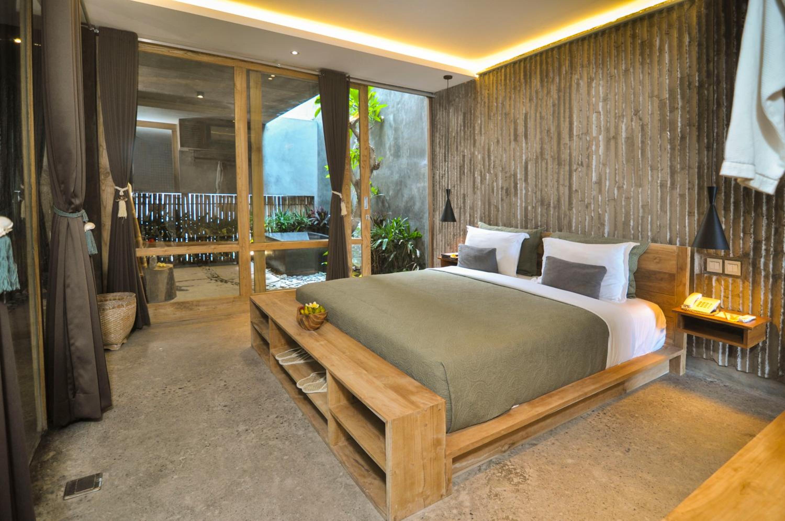 One Bedroom Pool Villa with Sea View - Photo 32