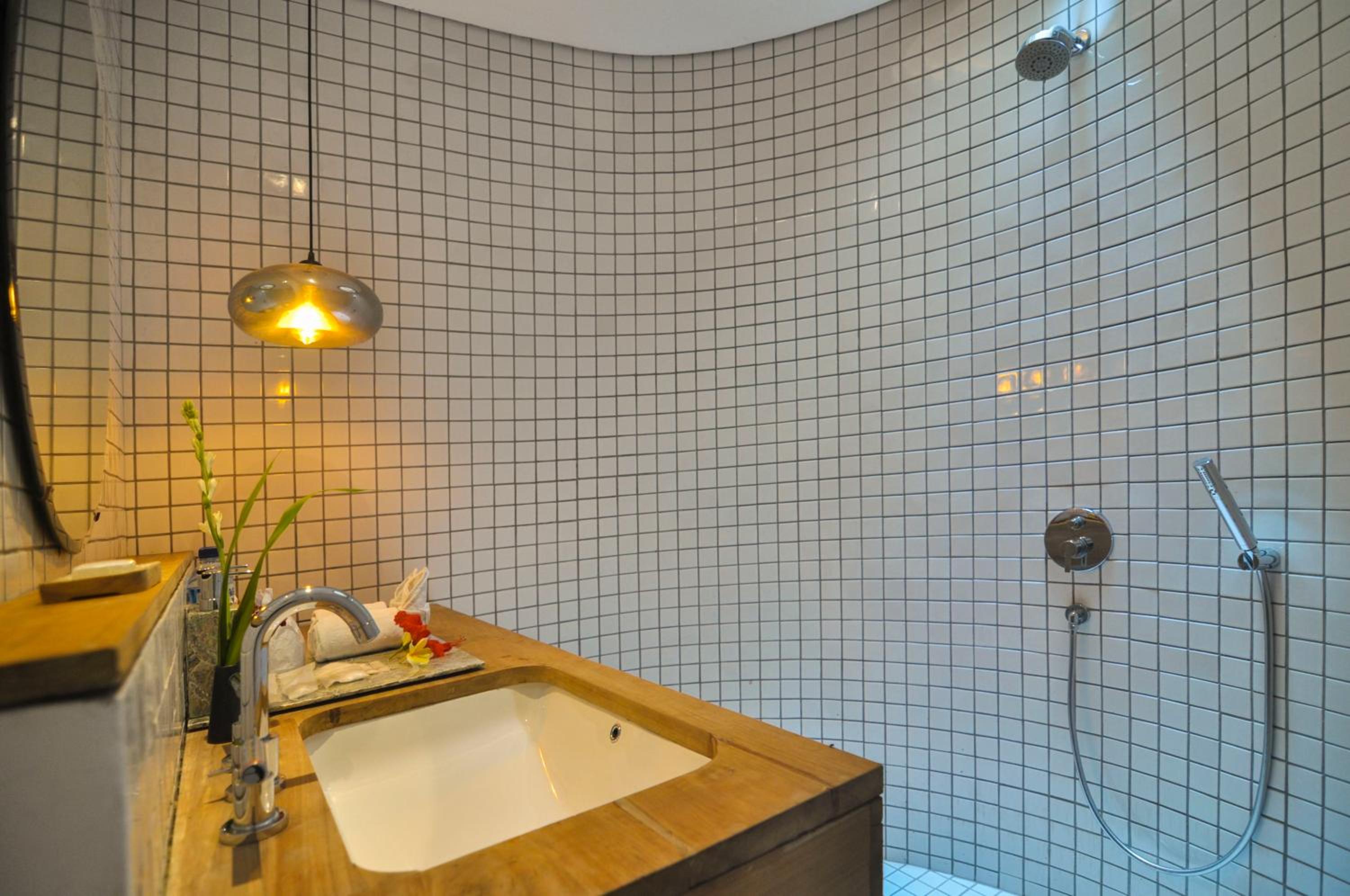 One Bedroom Pool Villa with Sea View - Photo 2