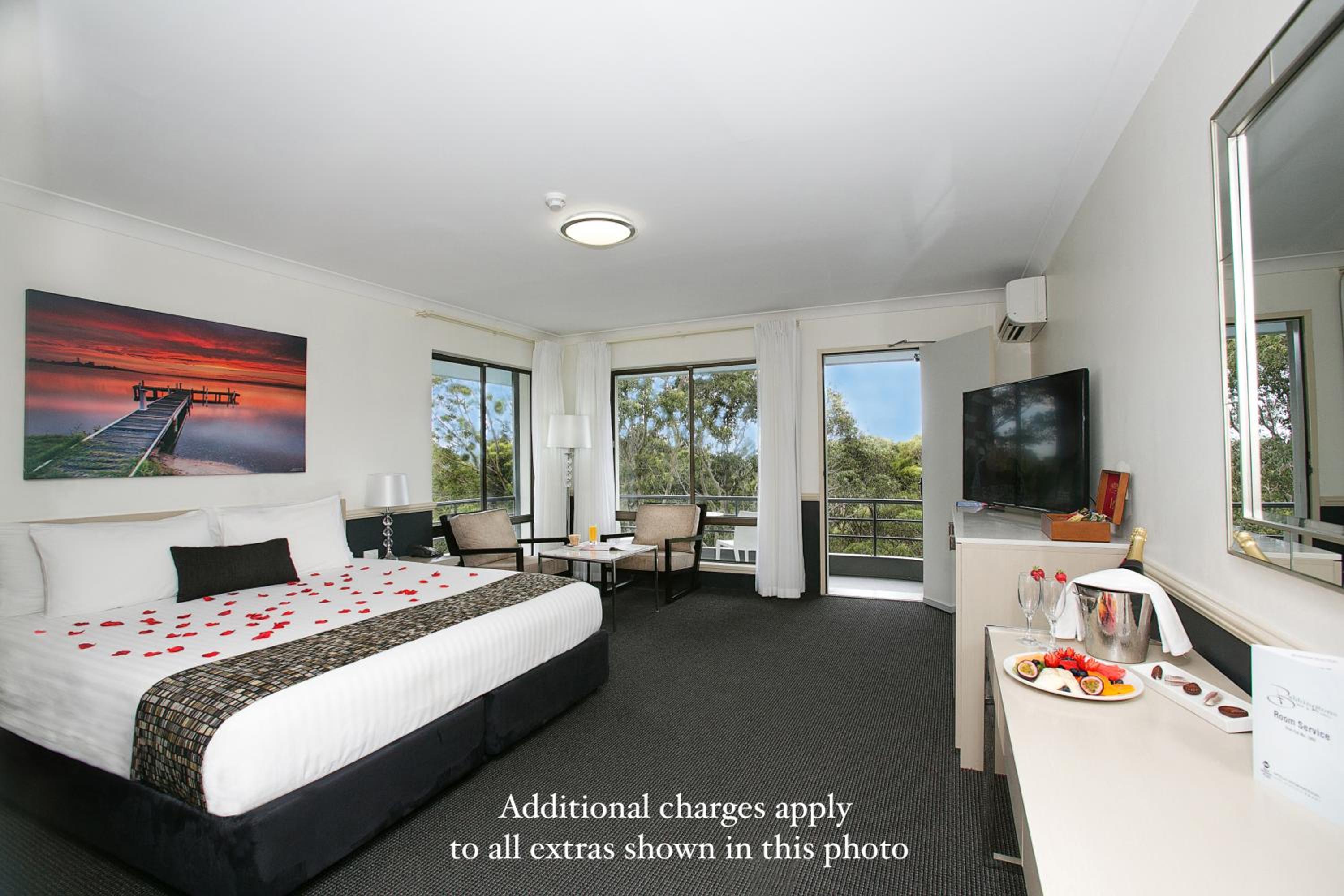 Hunter Suite - Photo 1