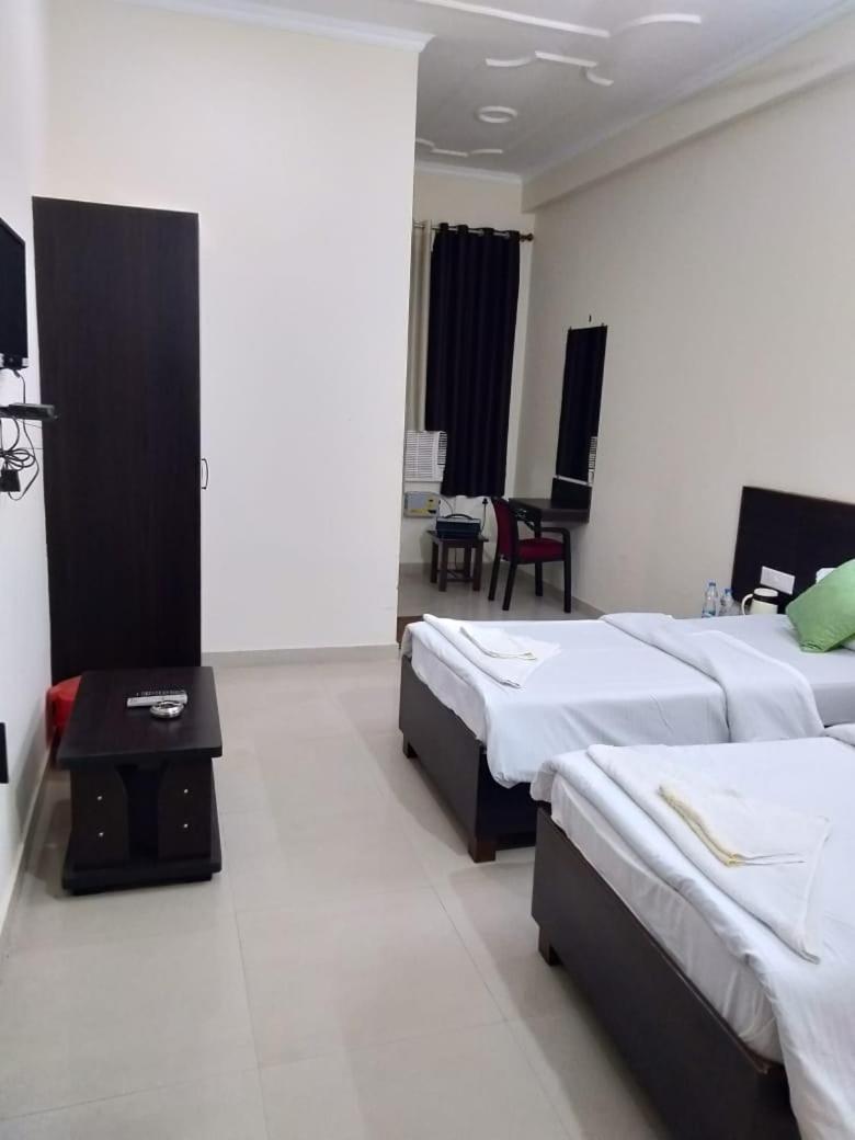 Deluxe Double or Twin Room - Photo 11