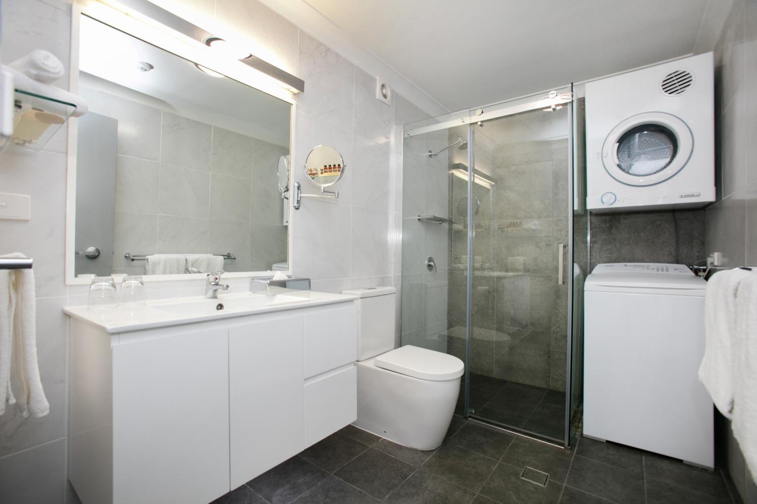 Two-Bedroom Apartment - Photo 2