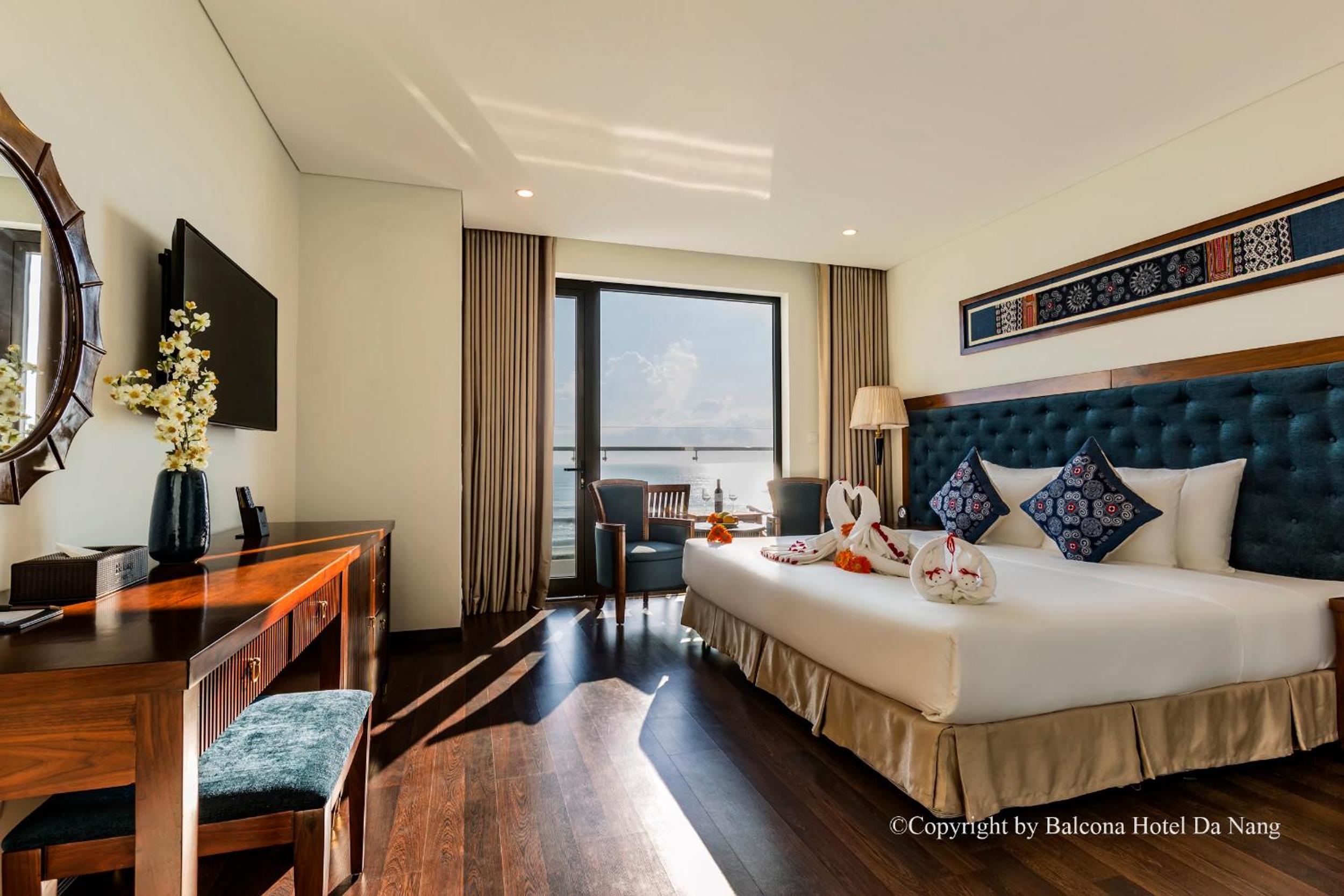 Premier Double Room with Balcony - Ocean Front photo 2