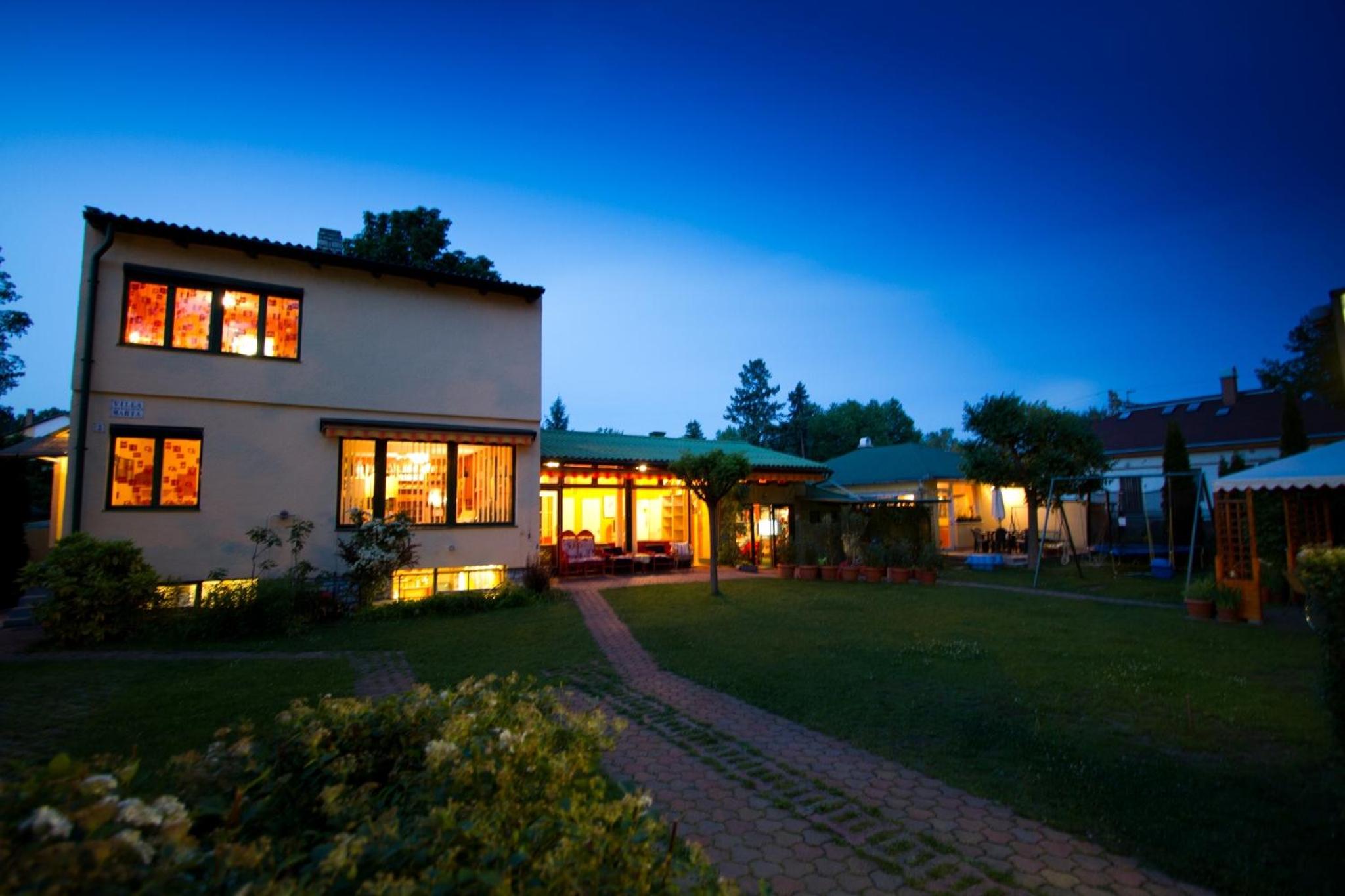Five-Bedroom House - Photo 23