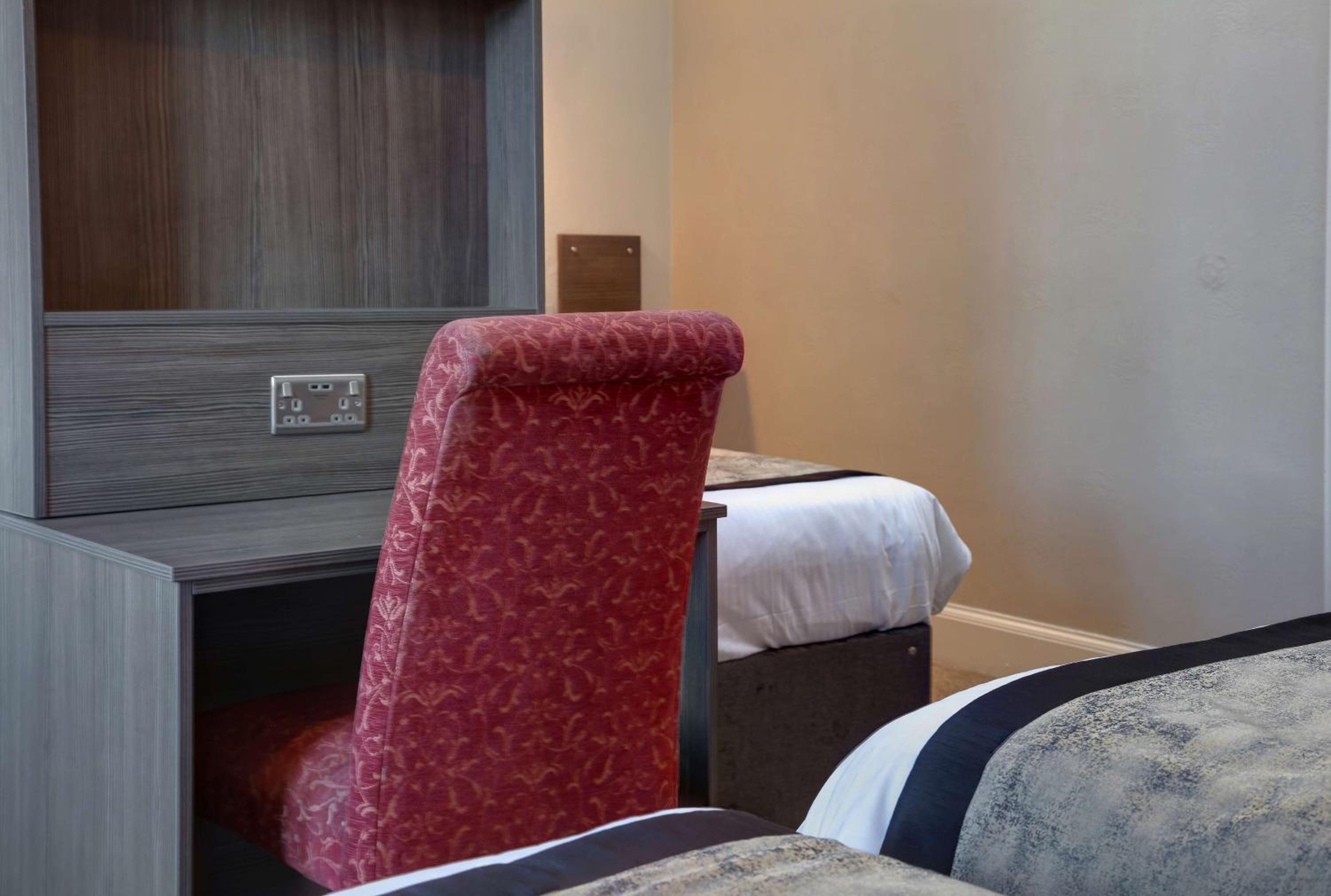 Family Room with Double and Single Beds - Non-Smoking