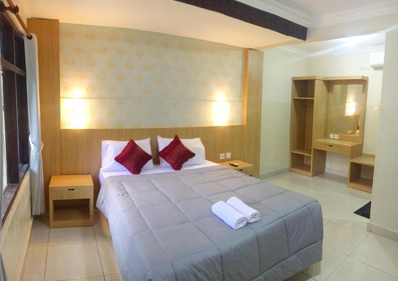 Double Room with Pool View - Photo 1