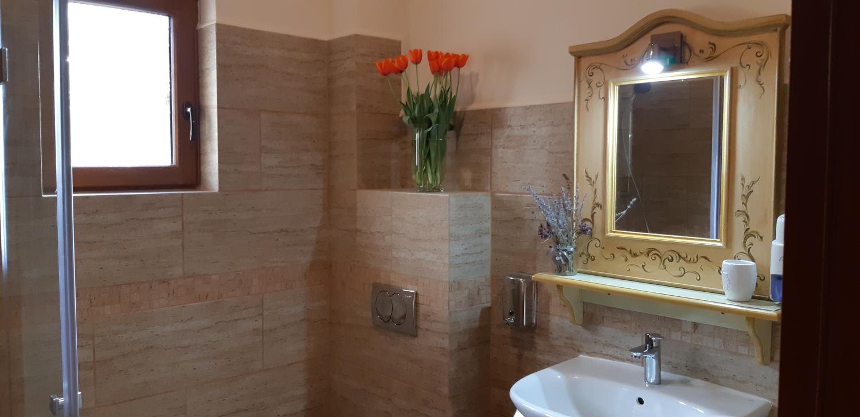 Double Room - Photo 12