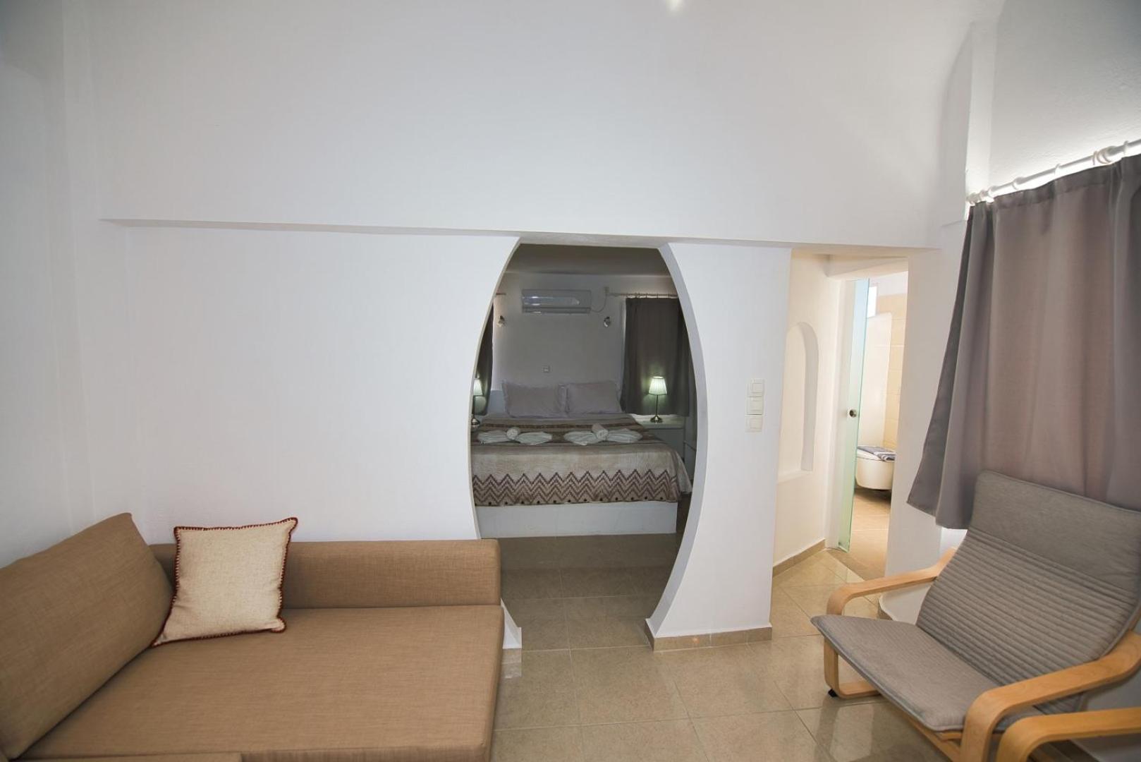Deluxe Room - Photo 9