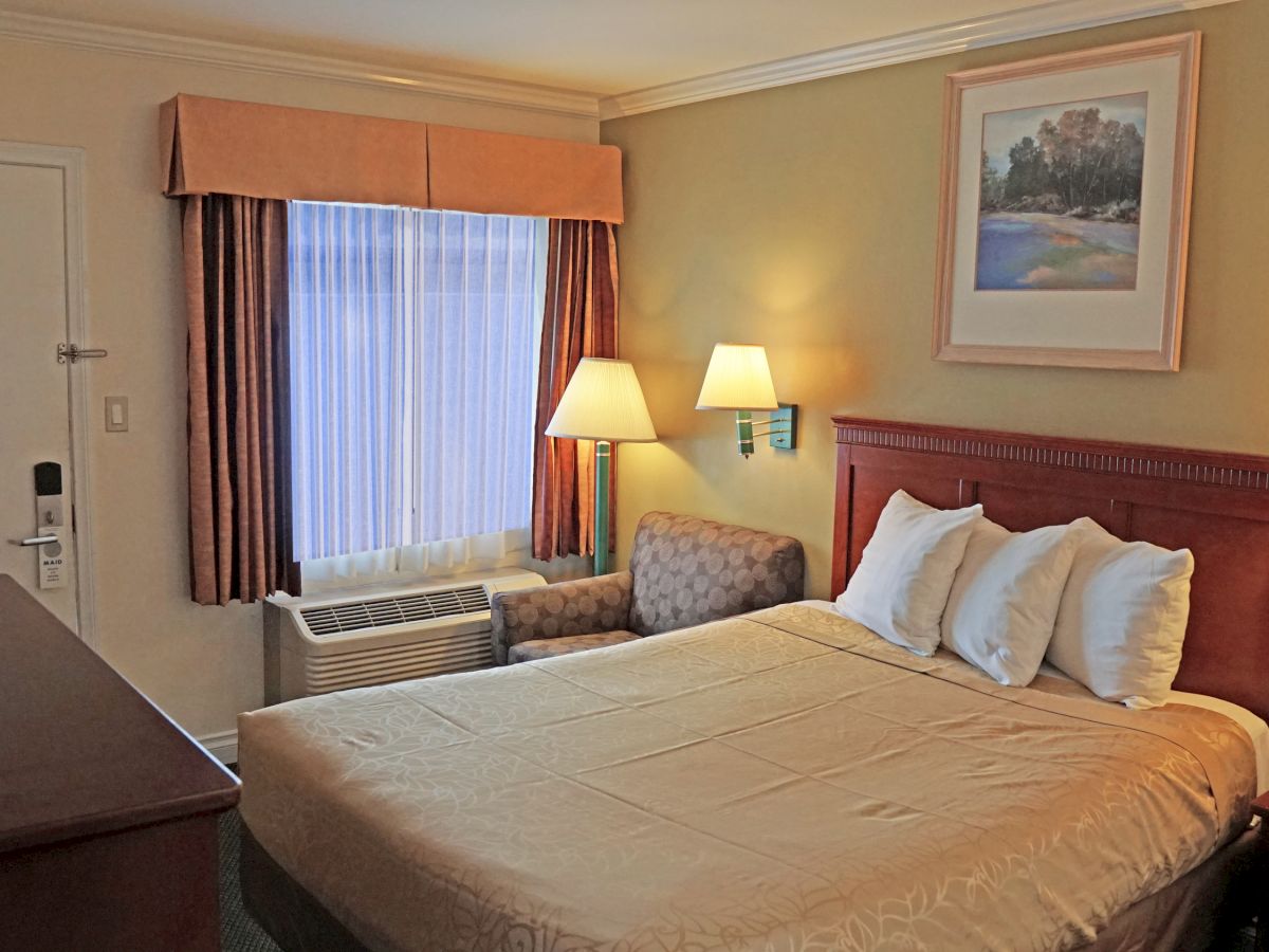Standard room, 1 queen bed