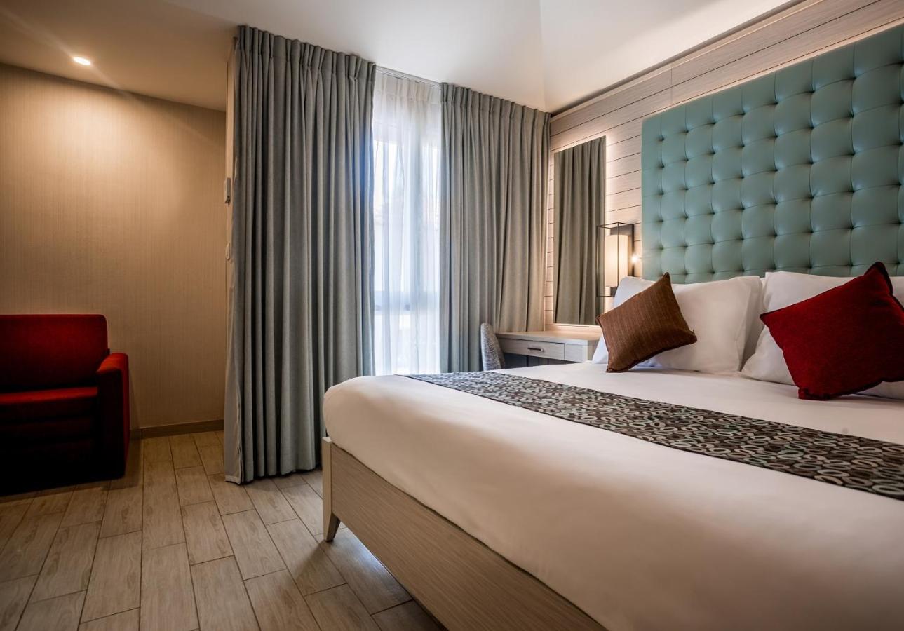 Premium Double Room (2 Adults + 1 Child) - Photo 2