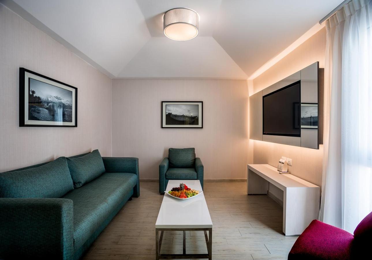 Suite (3 Adults) - Photo 1