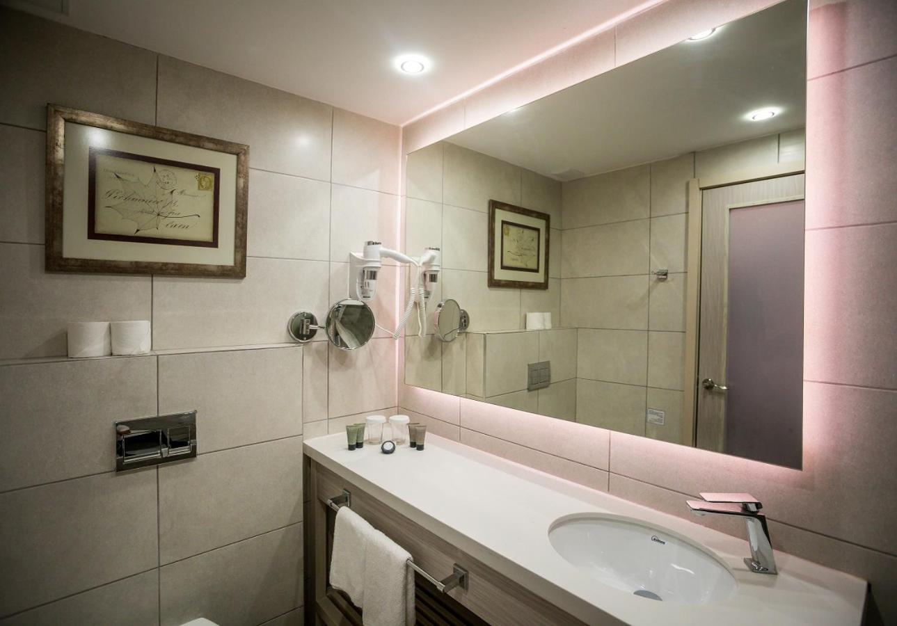 Suite (3 Adults) - Photo 2