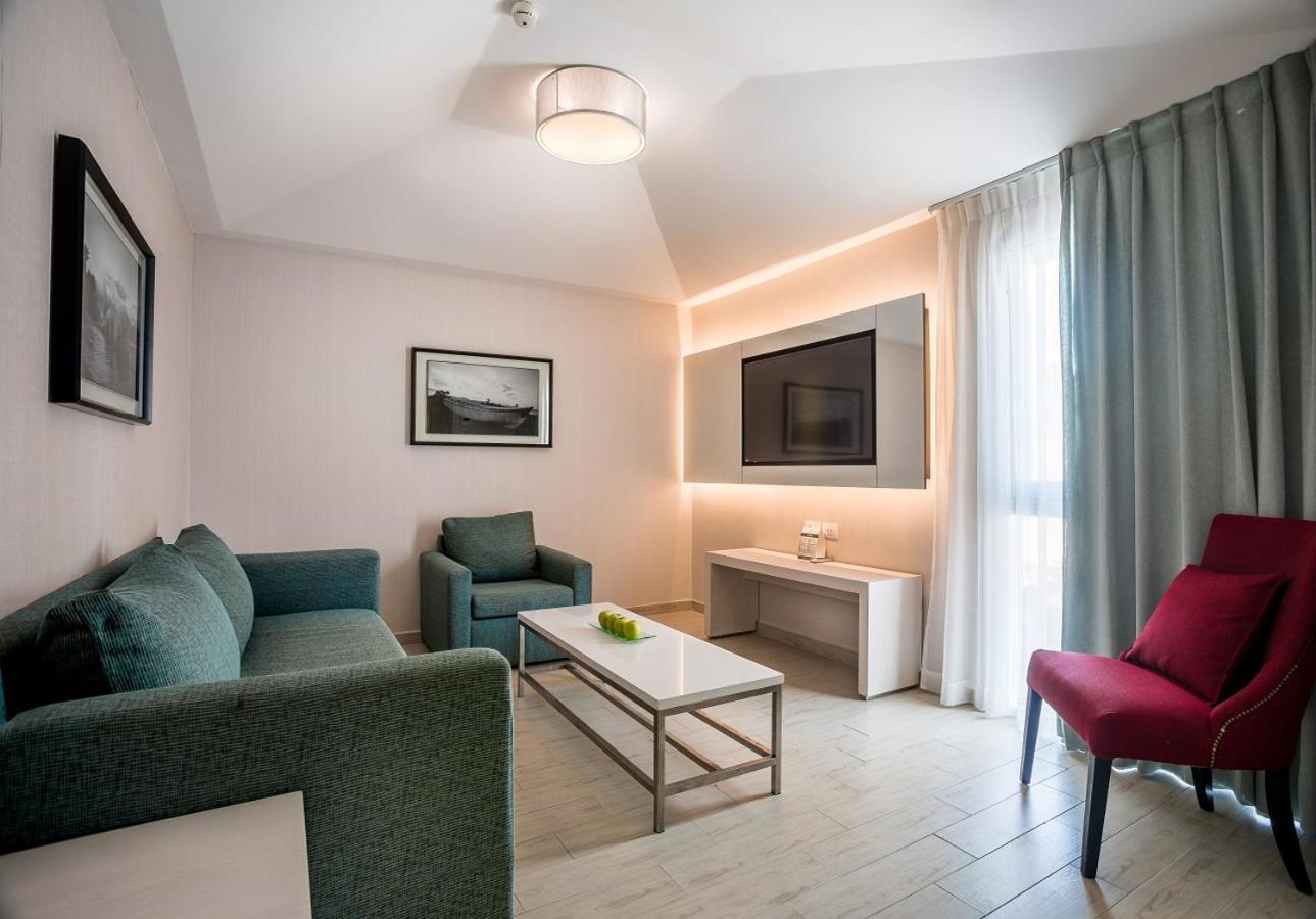 Suite (3 Adults) - Photo 3