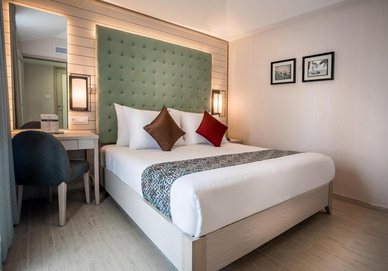 Premium Double Room (2 Adults + 1 Child) - Photo 3