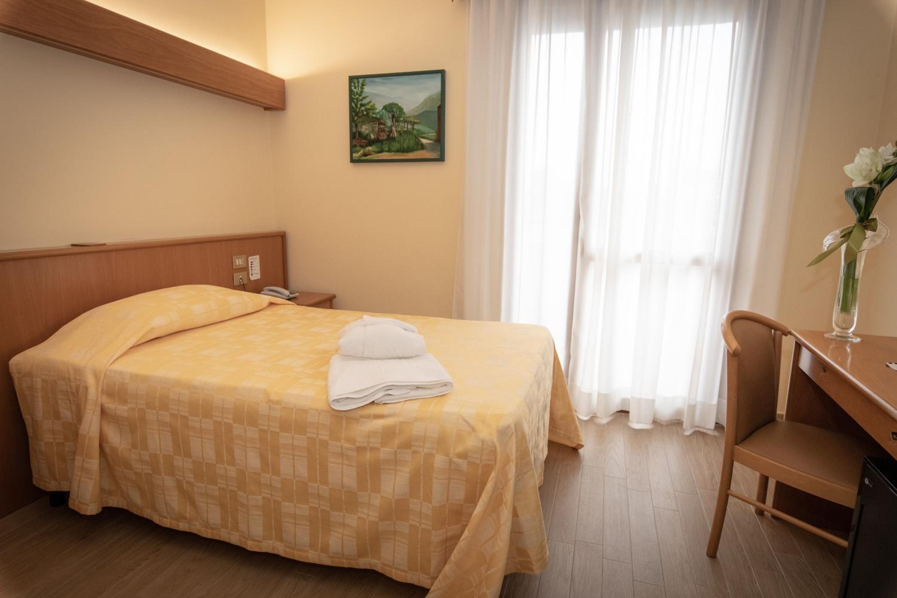 Single Room photo 2