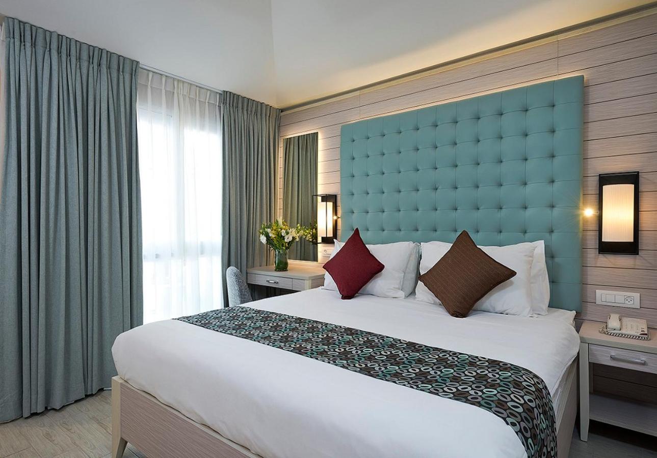 Premium Double Room (2 Adults + 1 Child) - Photo 1