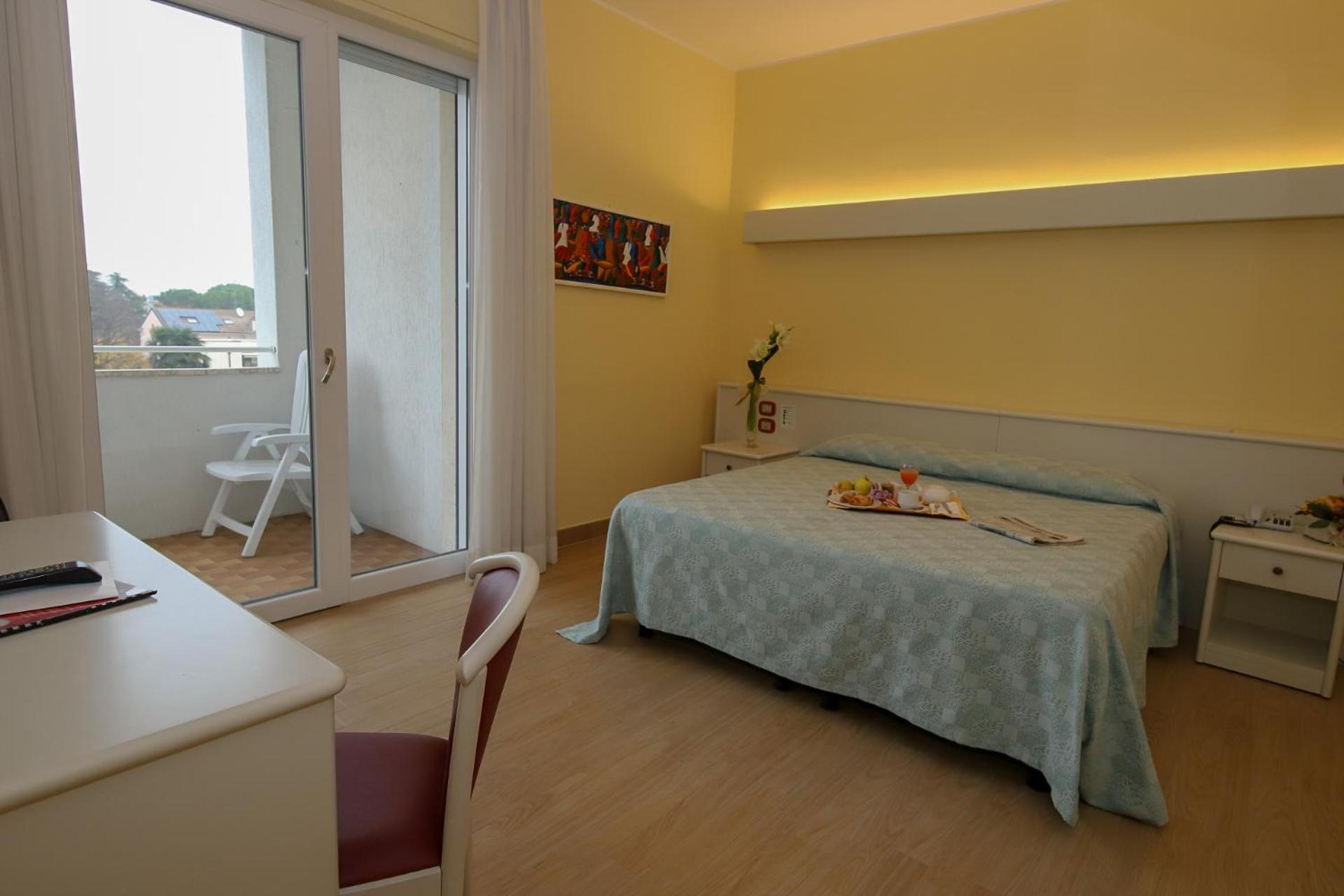 Double or Twin Room with Balcony - Photo 1