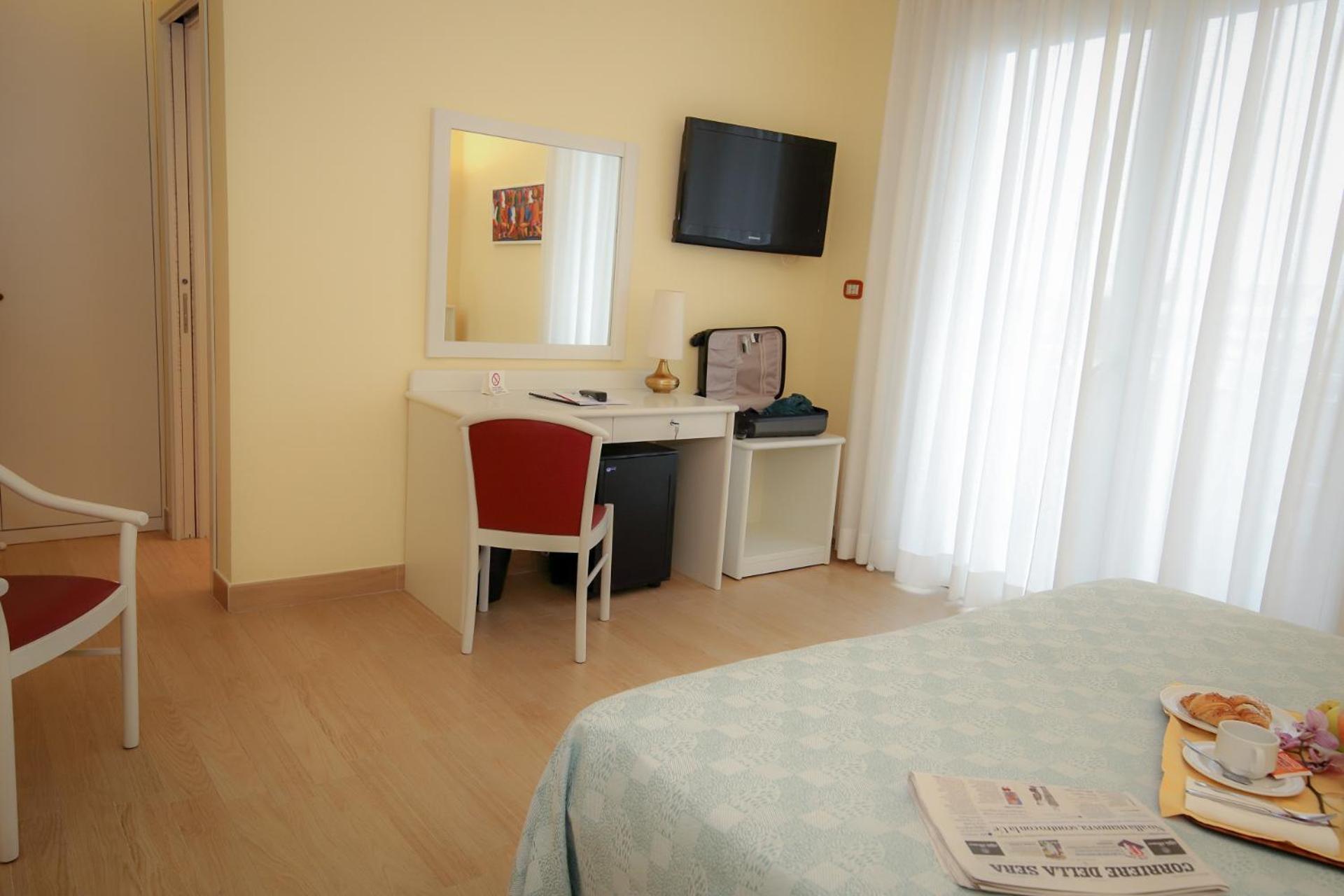 Double or Twin Room with Balcony - Photo 5