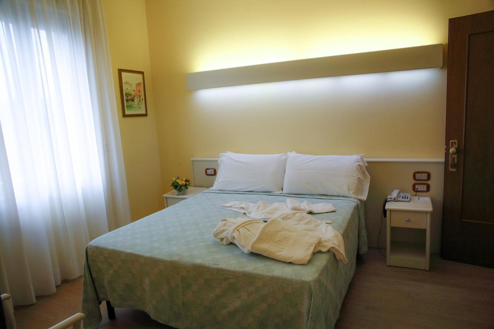 Double or Twin Room - Photo 2