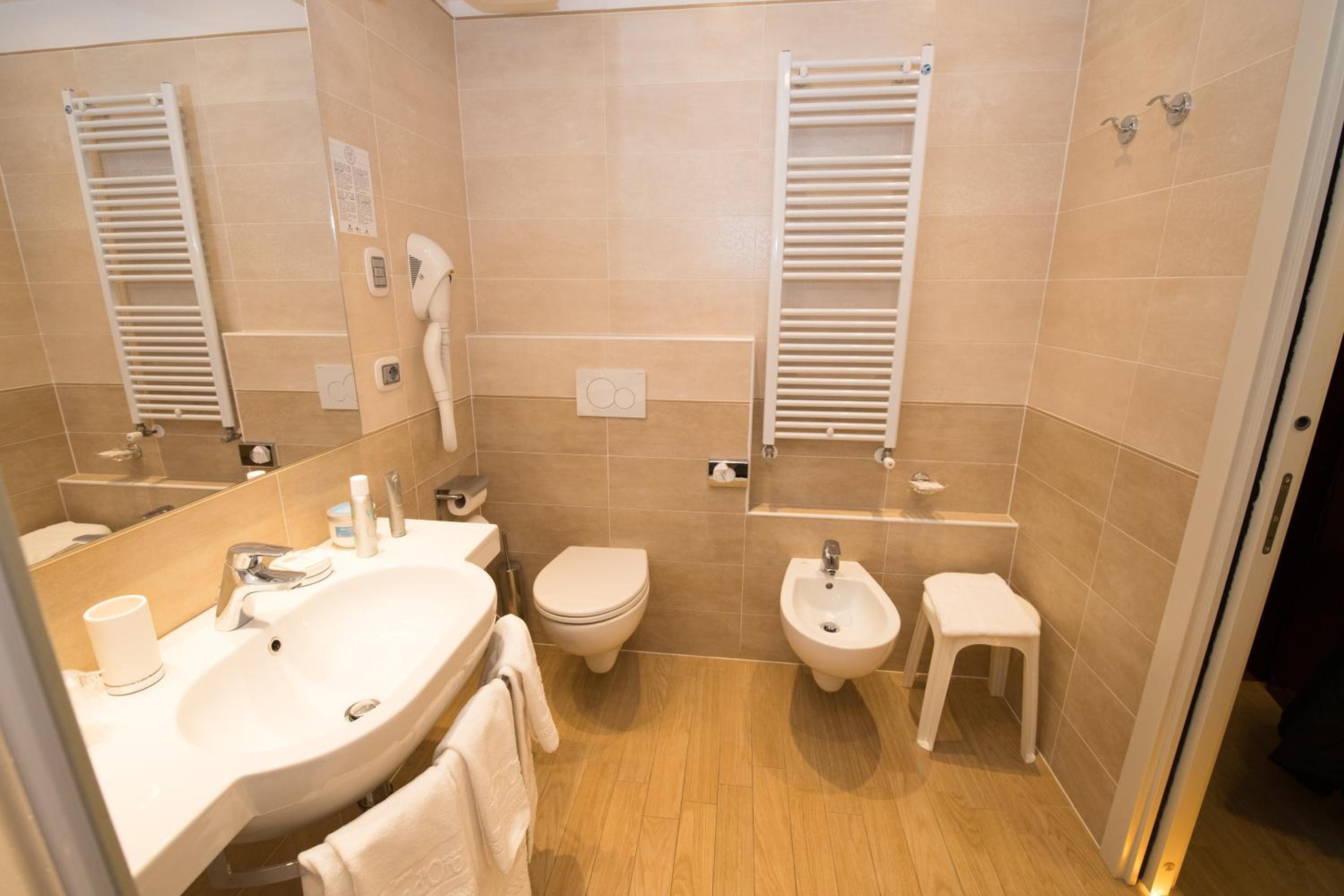 Triple Room - Photo 5