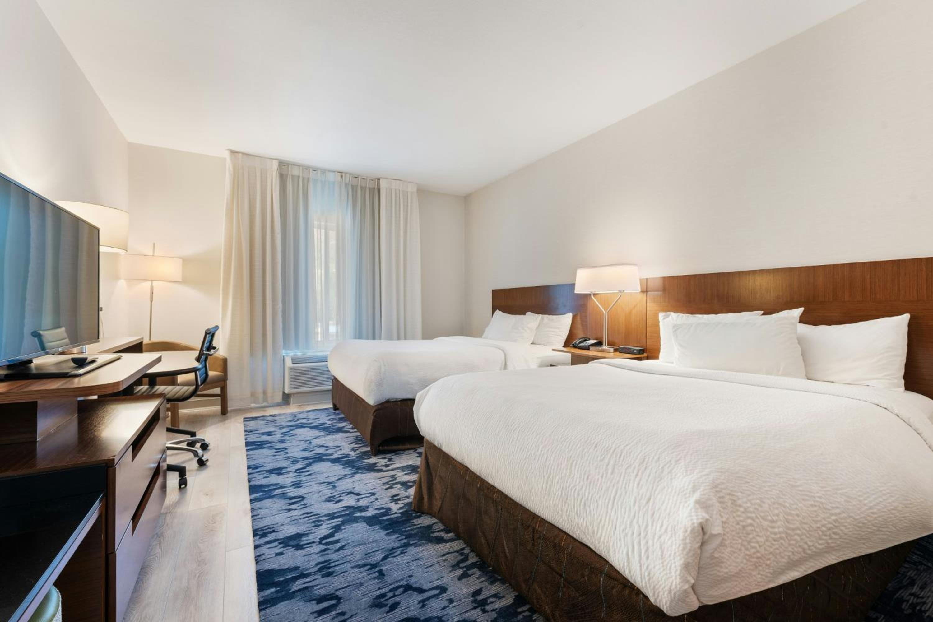 Queen Room with Two Queen Beds and Bathtub - Mobility Access