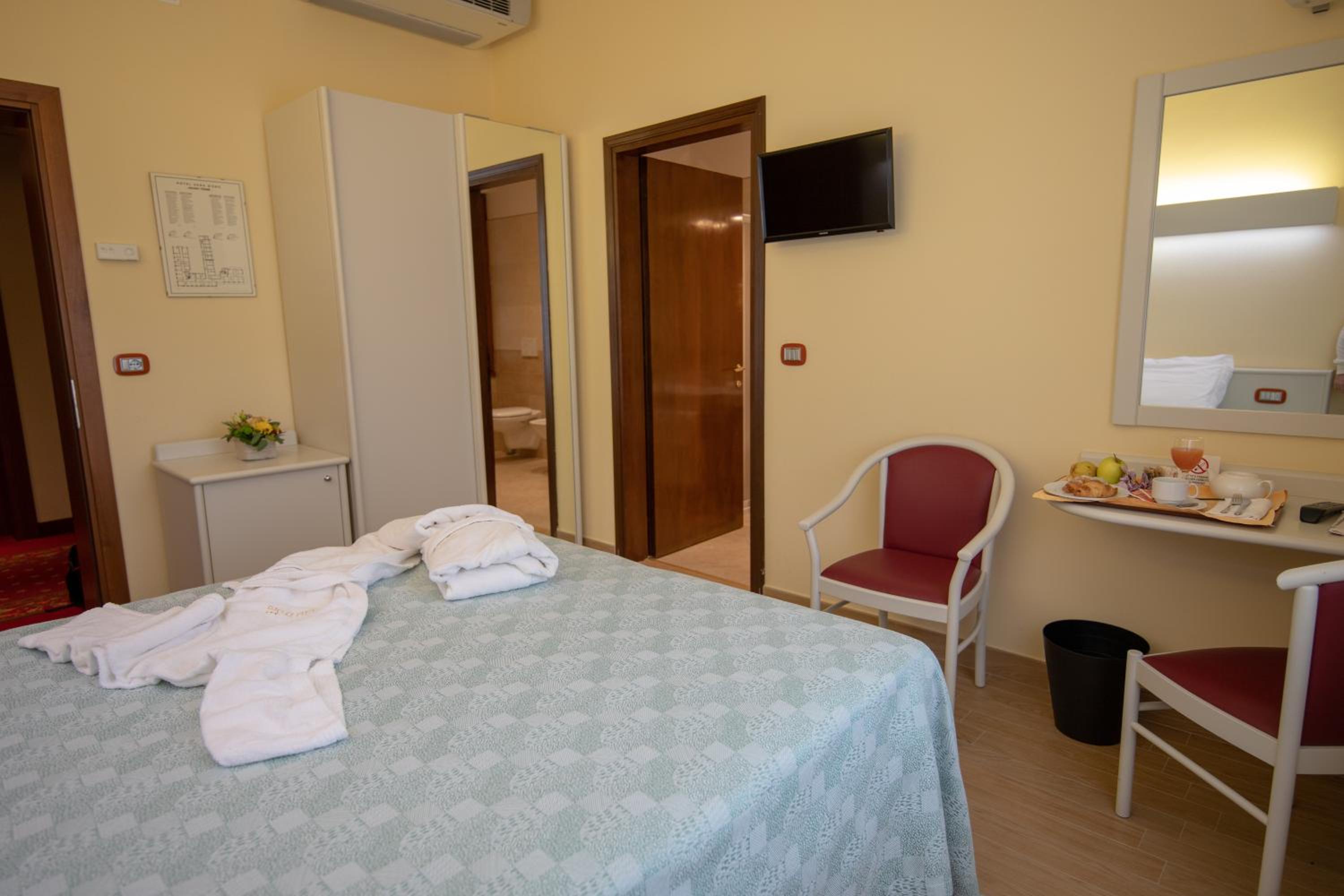 Double or Twin Room - Photo 1