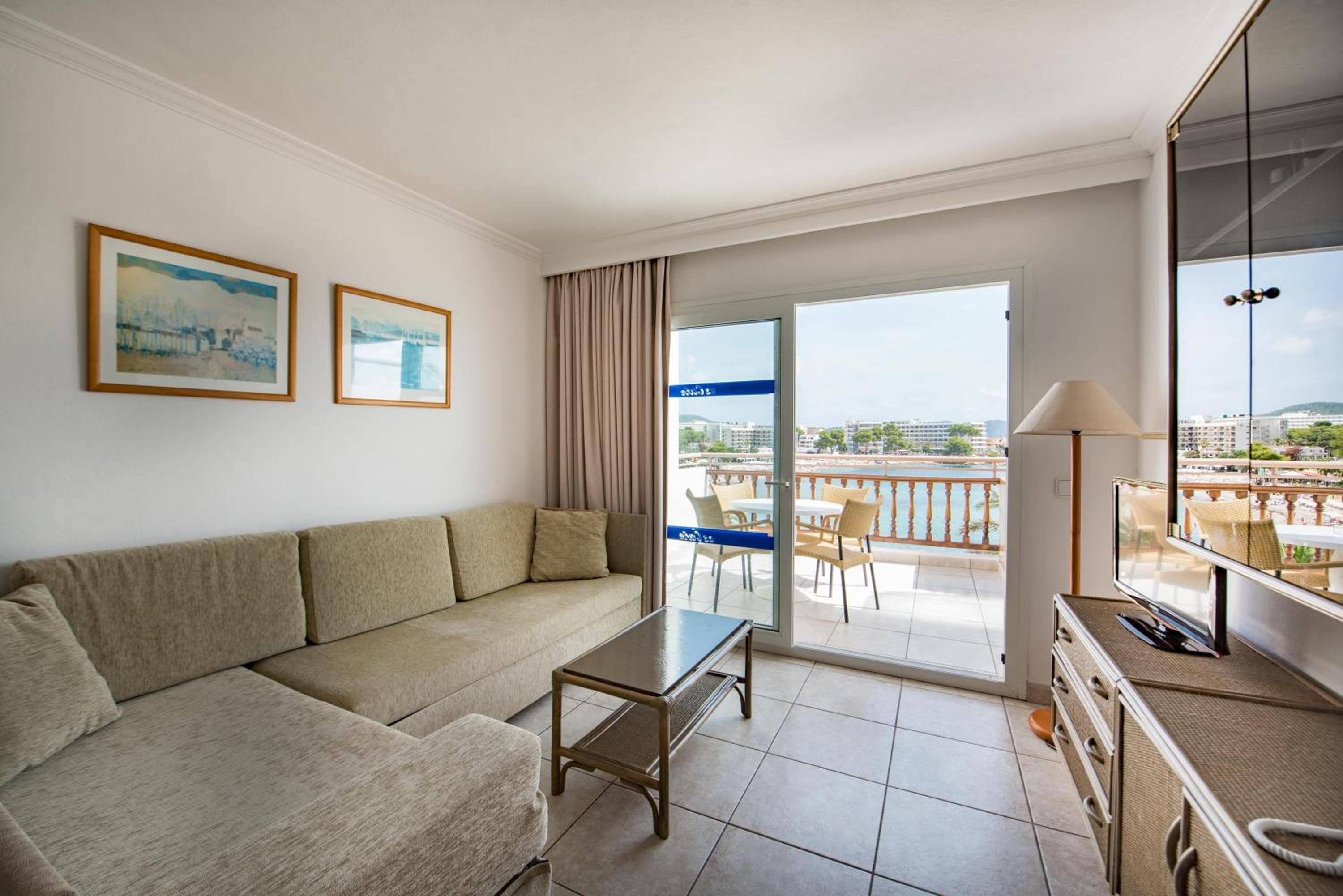 Apartment with Terrace photo 3