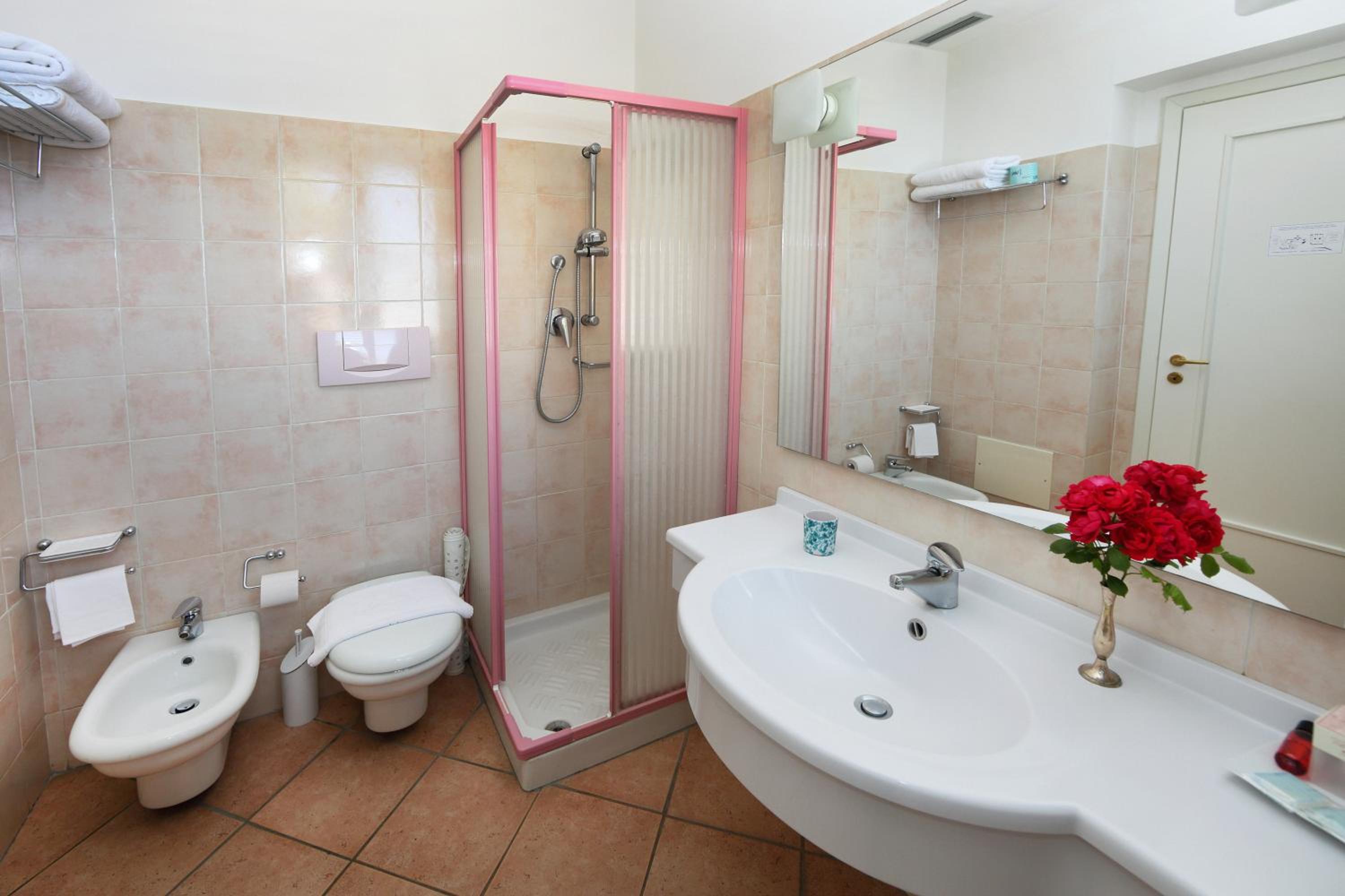 Double or Twin Room with Mountain View - Photo 6