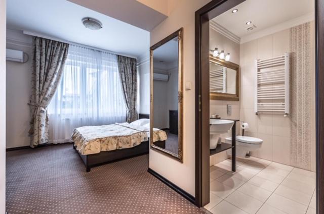 Suite - Photo 10