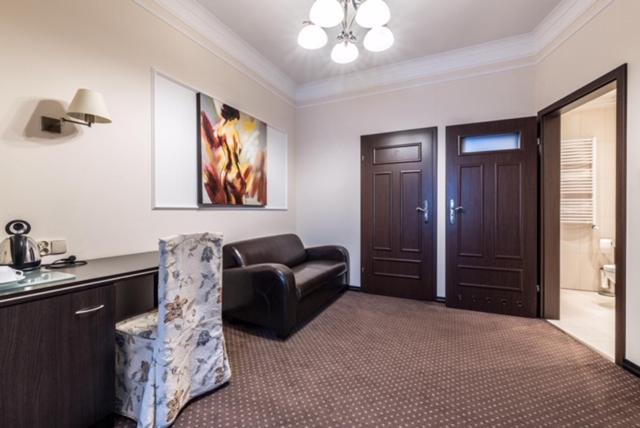 Suite - Photo 9