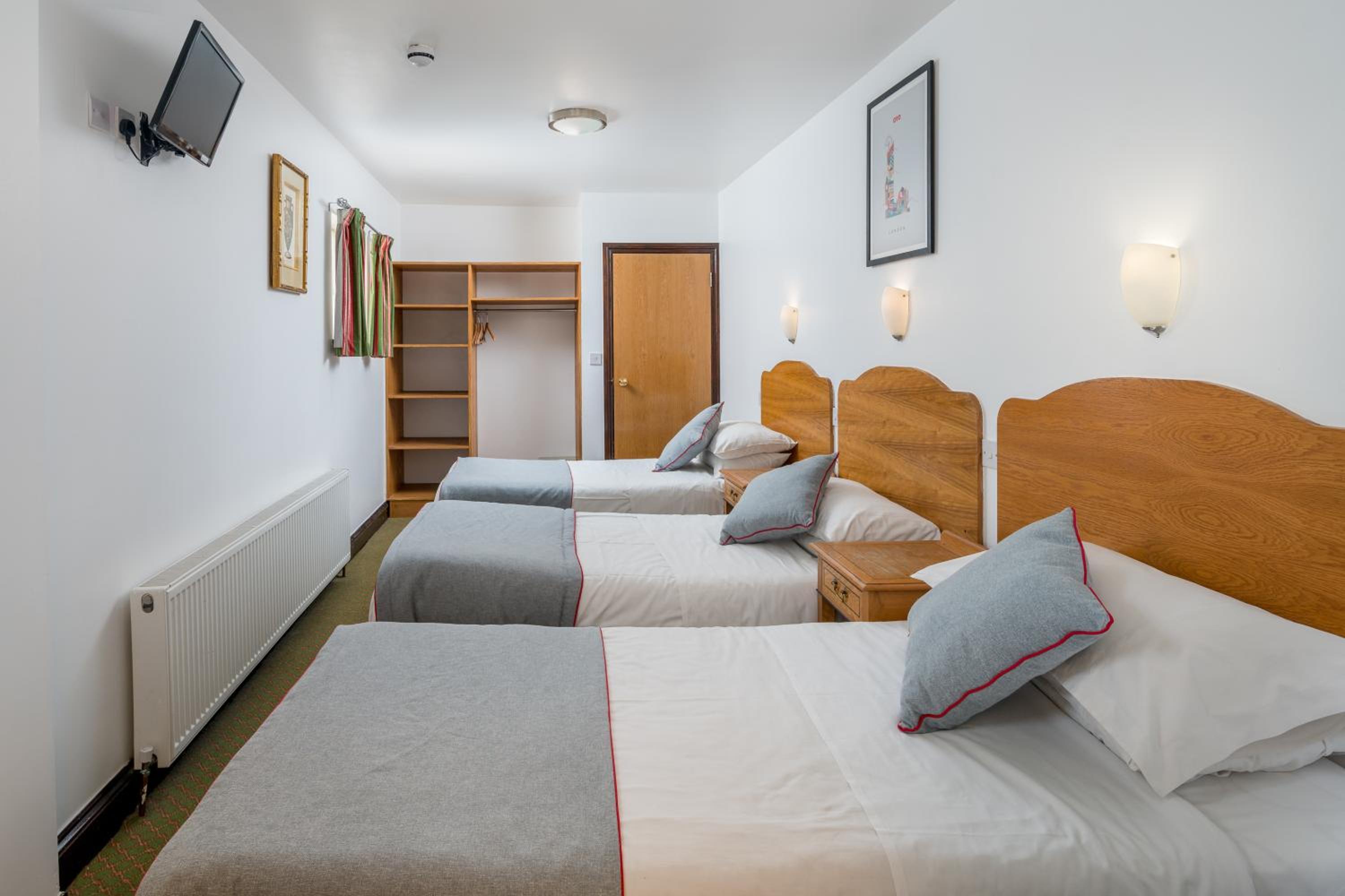 Deluxe Triple Room photo 3