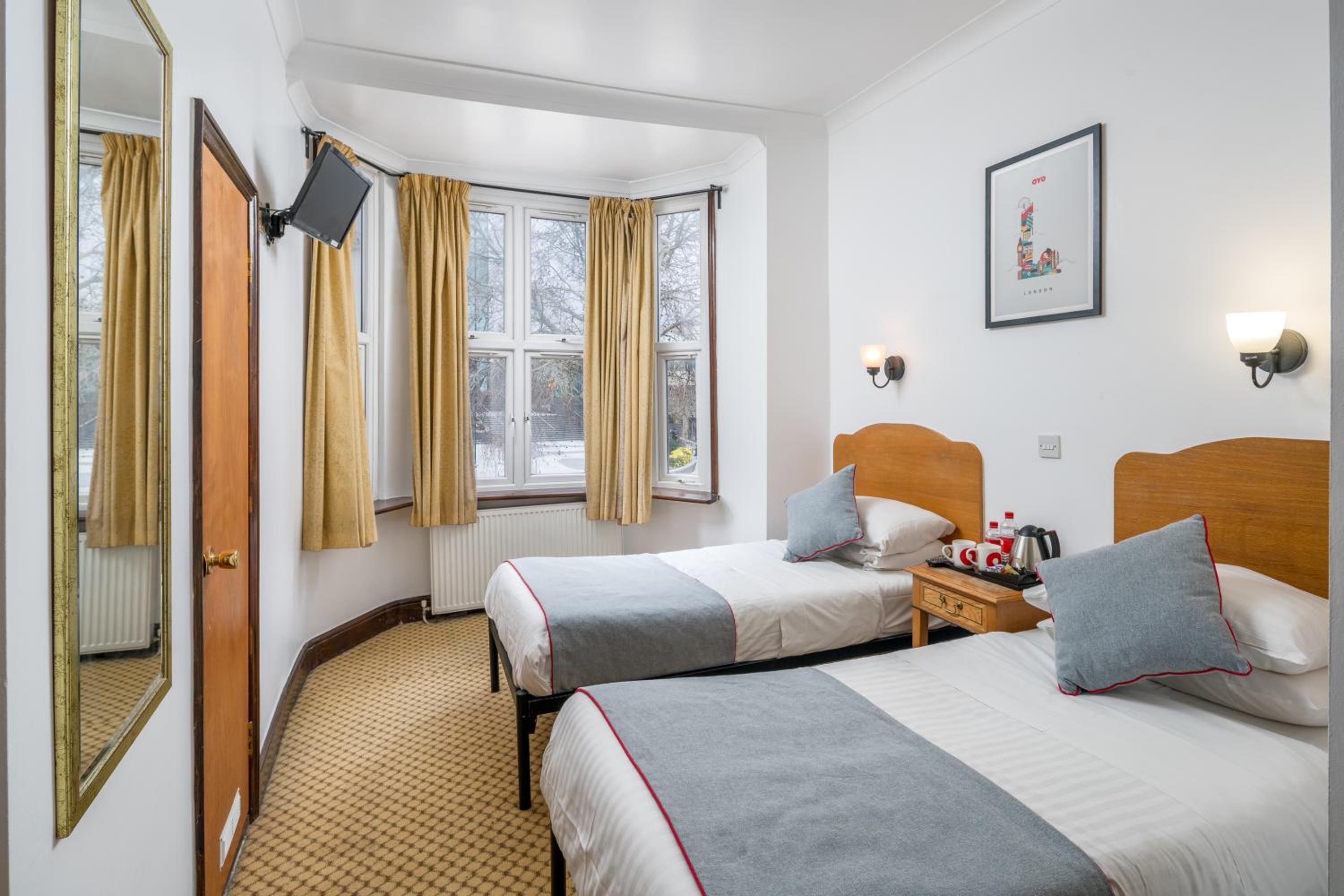 Standard Twin Room photo 2