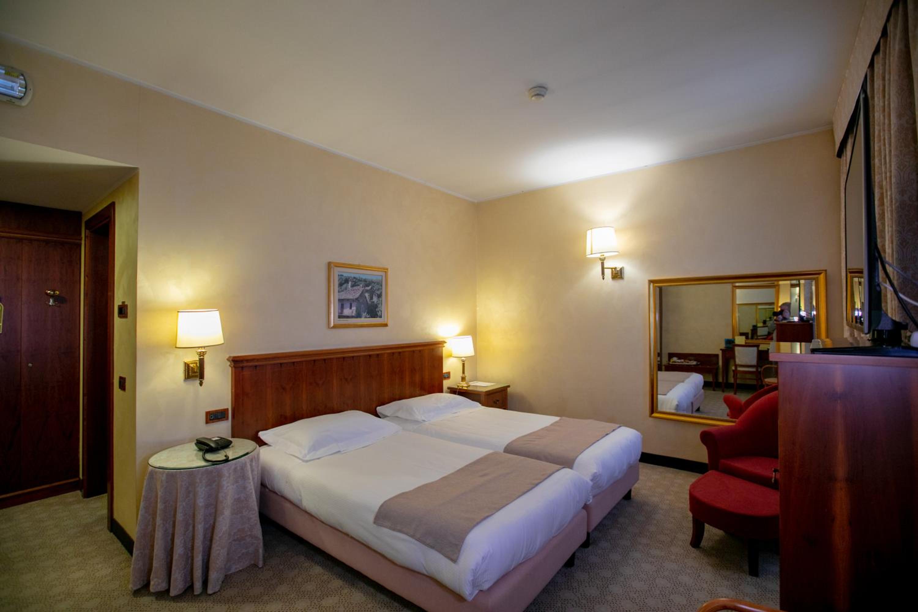 Double or Twin Room - Photo 2