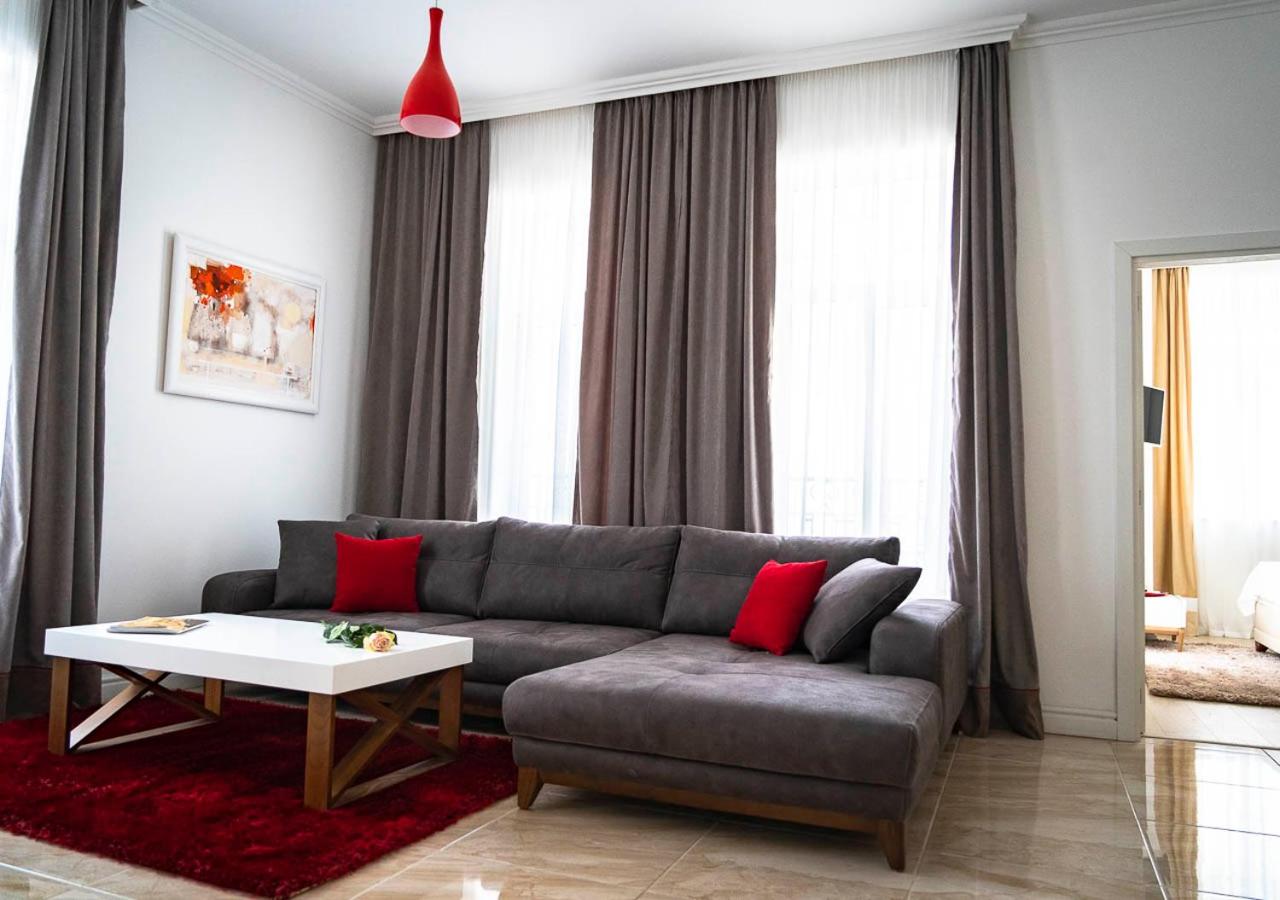 One-Bedroom Apartment photo 1