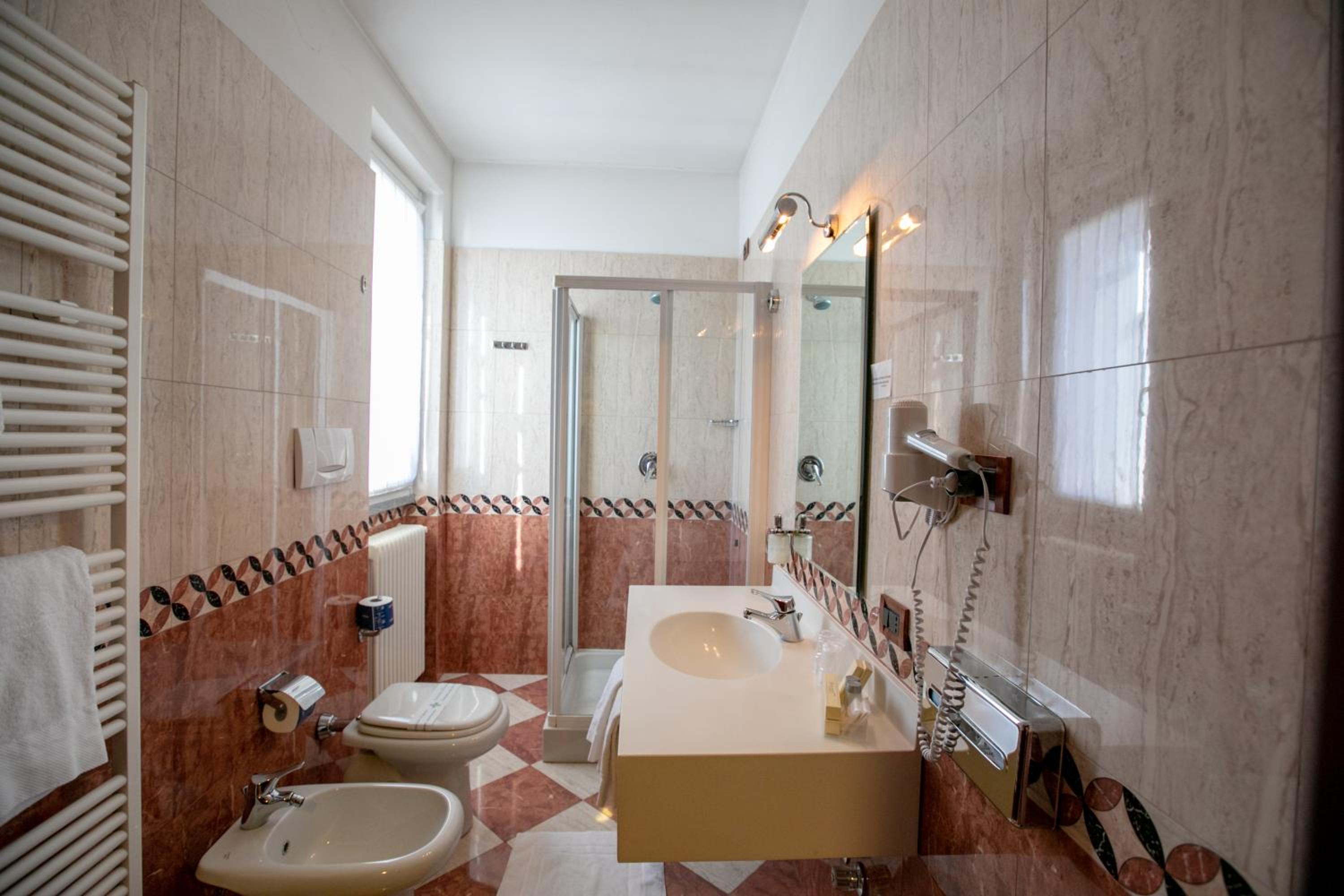 Double or Twin Room - Photo 6