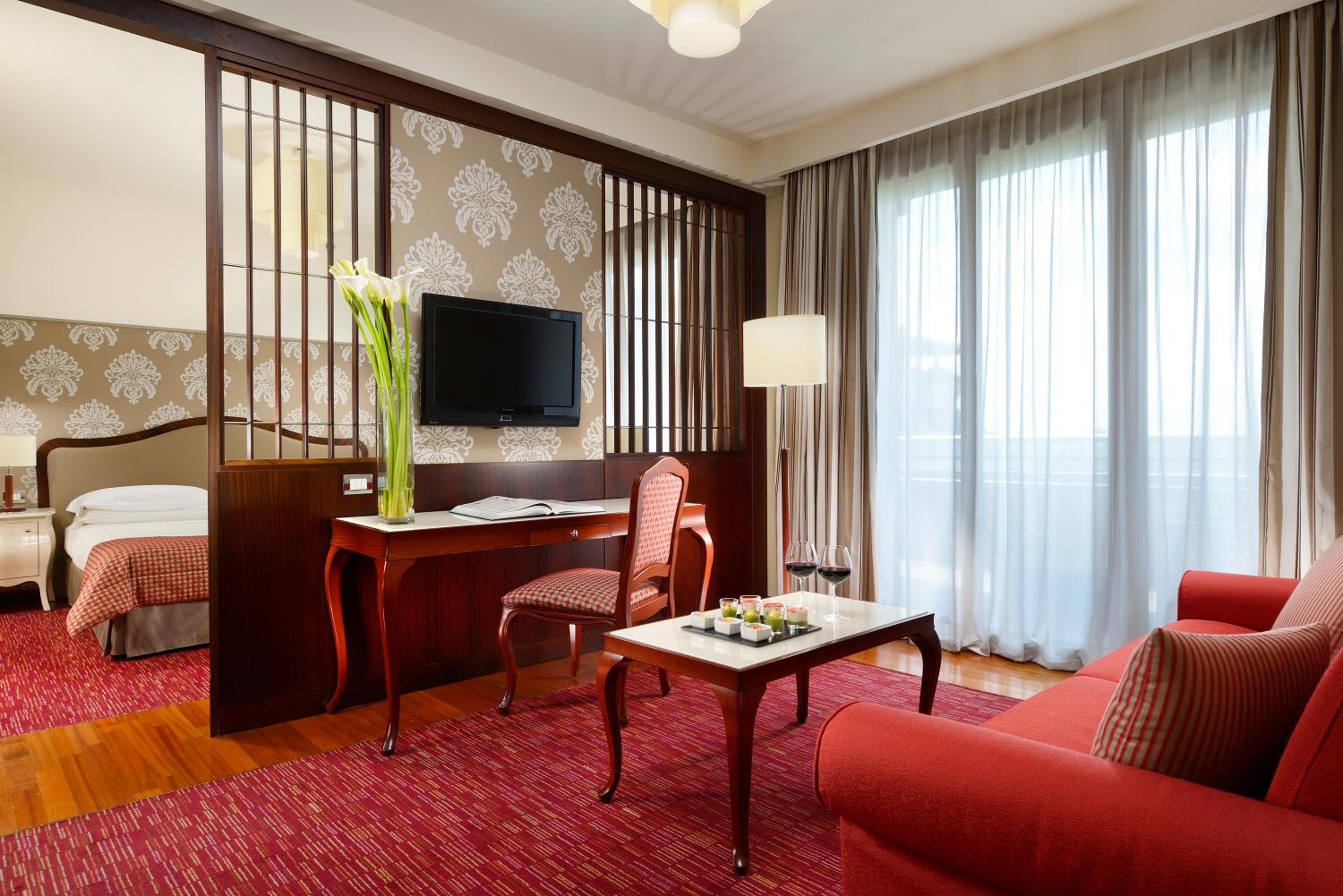 Junior Suite with Sofa Bed - Photo 3