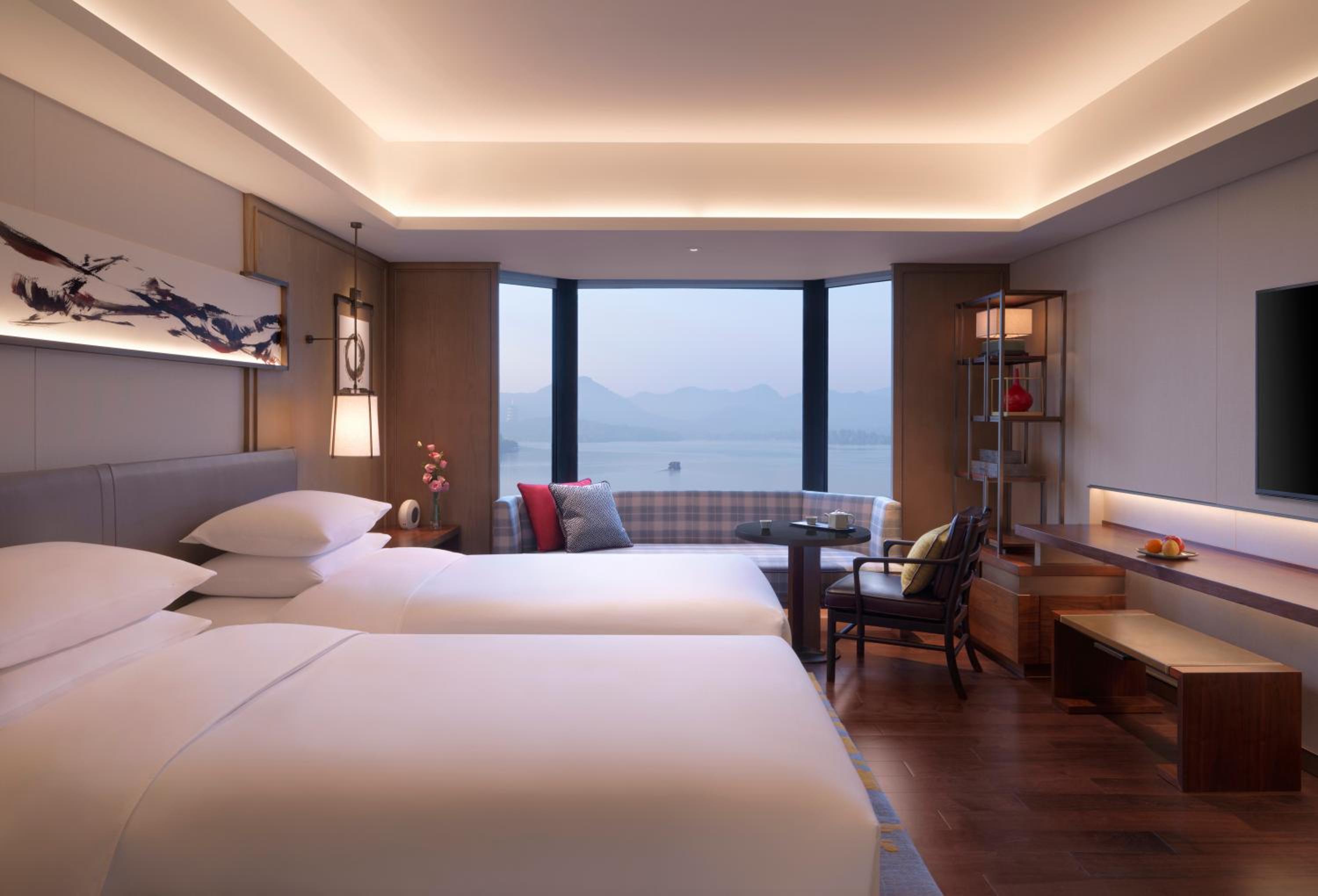 Twin Room with Lake View - Photo 1