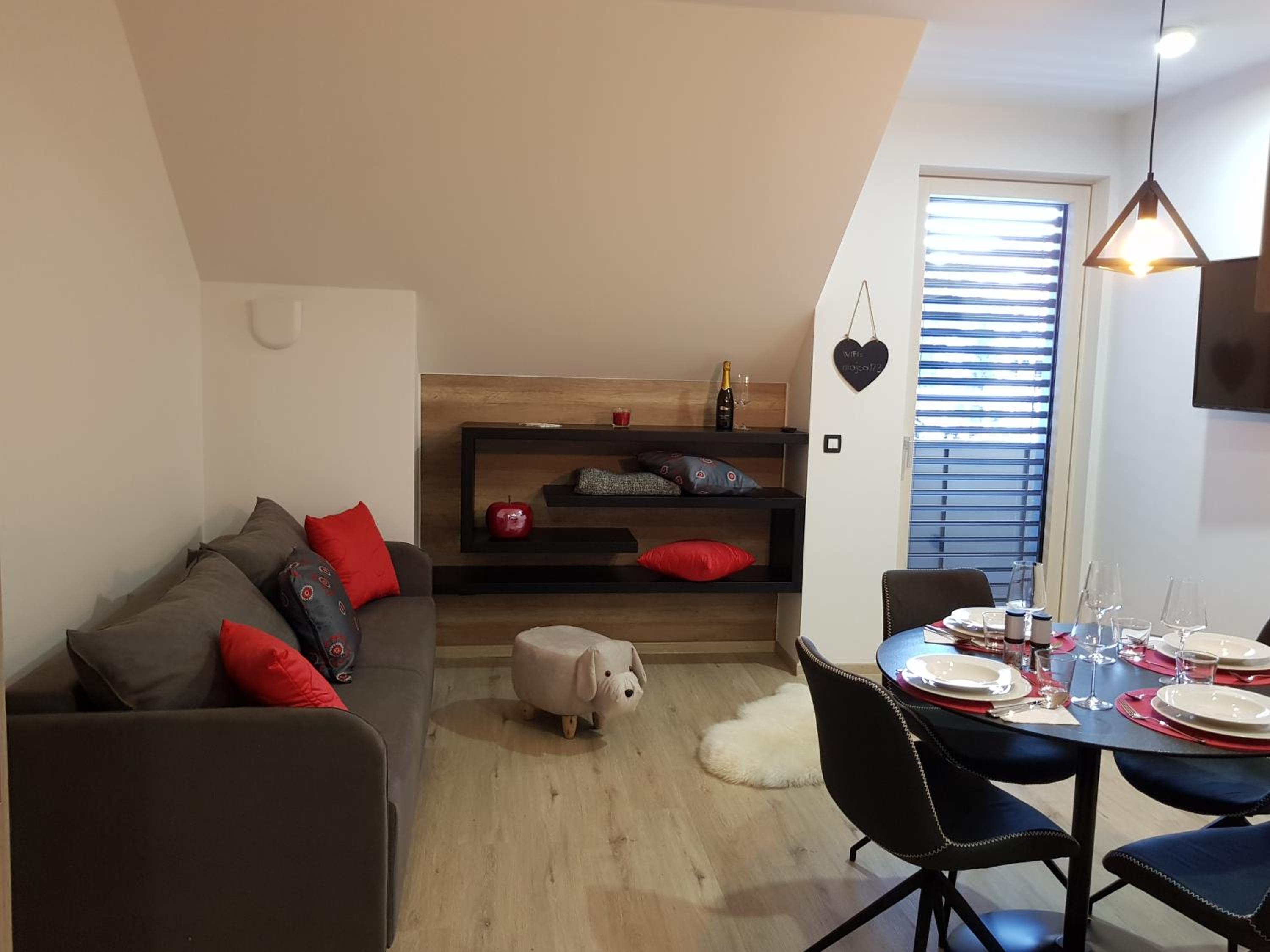 Apartment with Mountain View - Photo 4