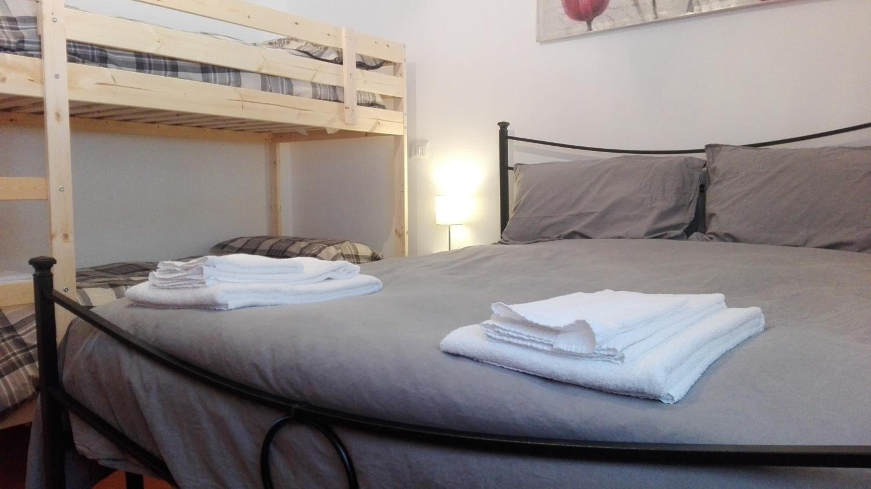 Double or Twin Room with Private Bathroom photo 3