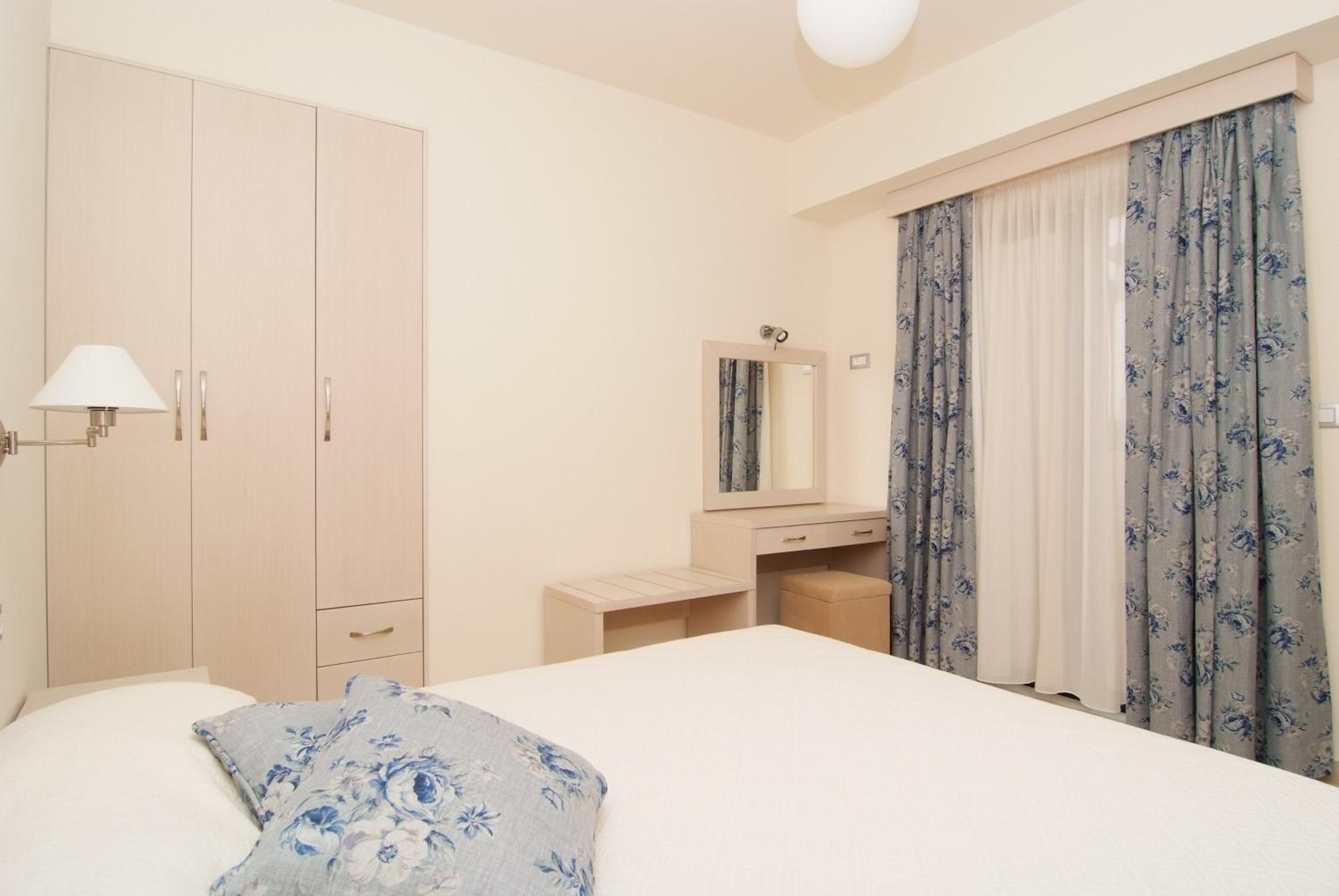 Superior One-Bedroom Apartment