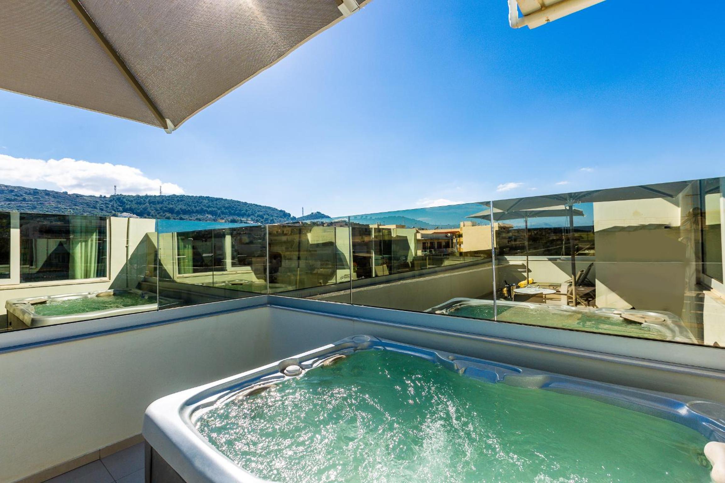 Executive Suite with Jetted Tub