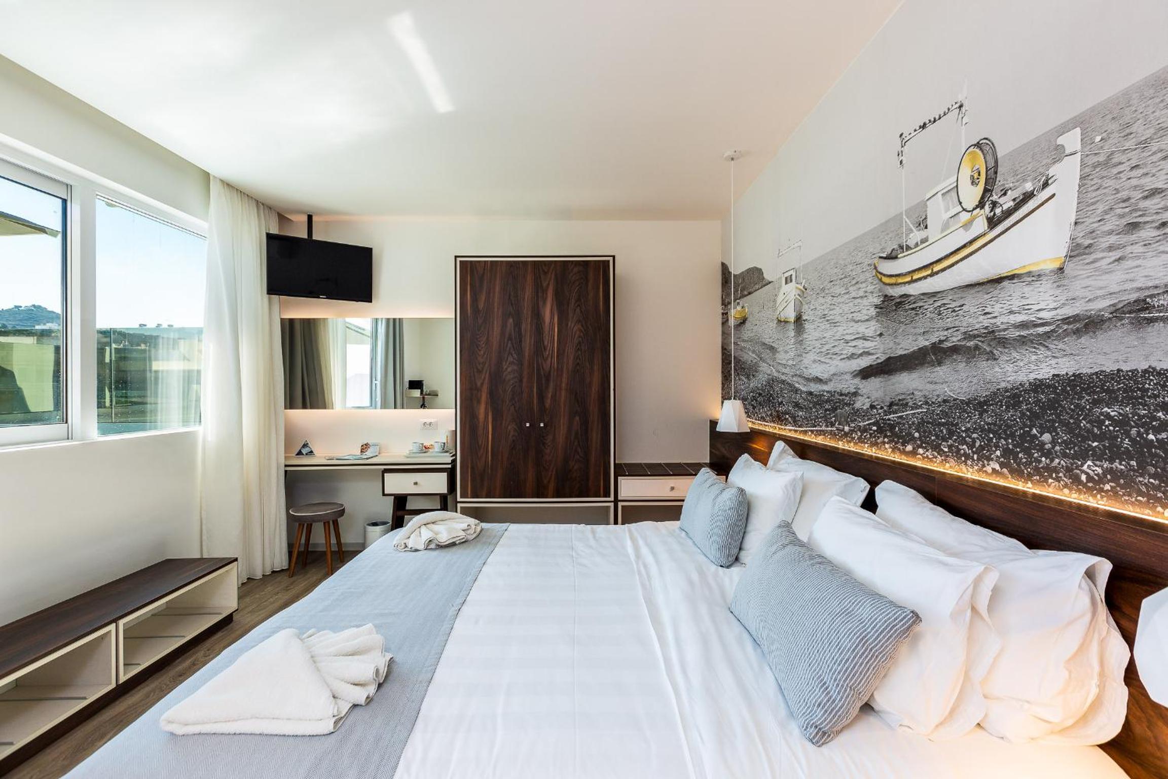 Executive Suite with Jetted Tub