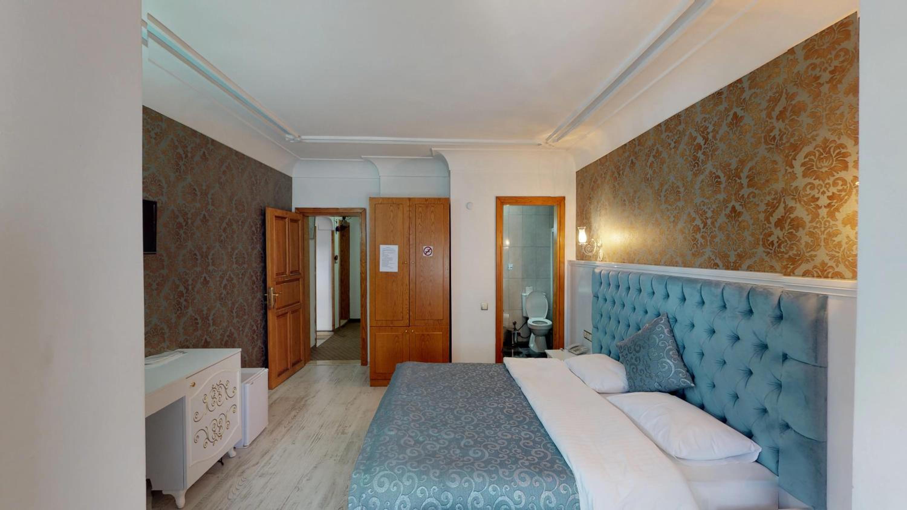Standard Room with Pool View thumbnail 5