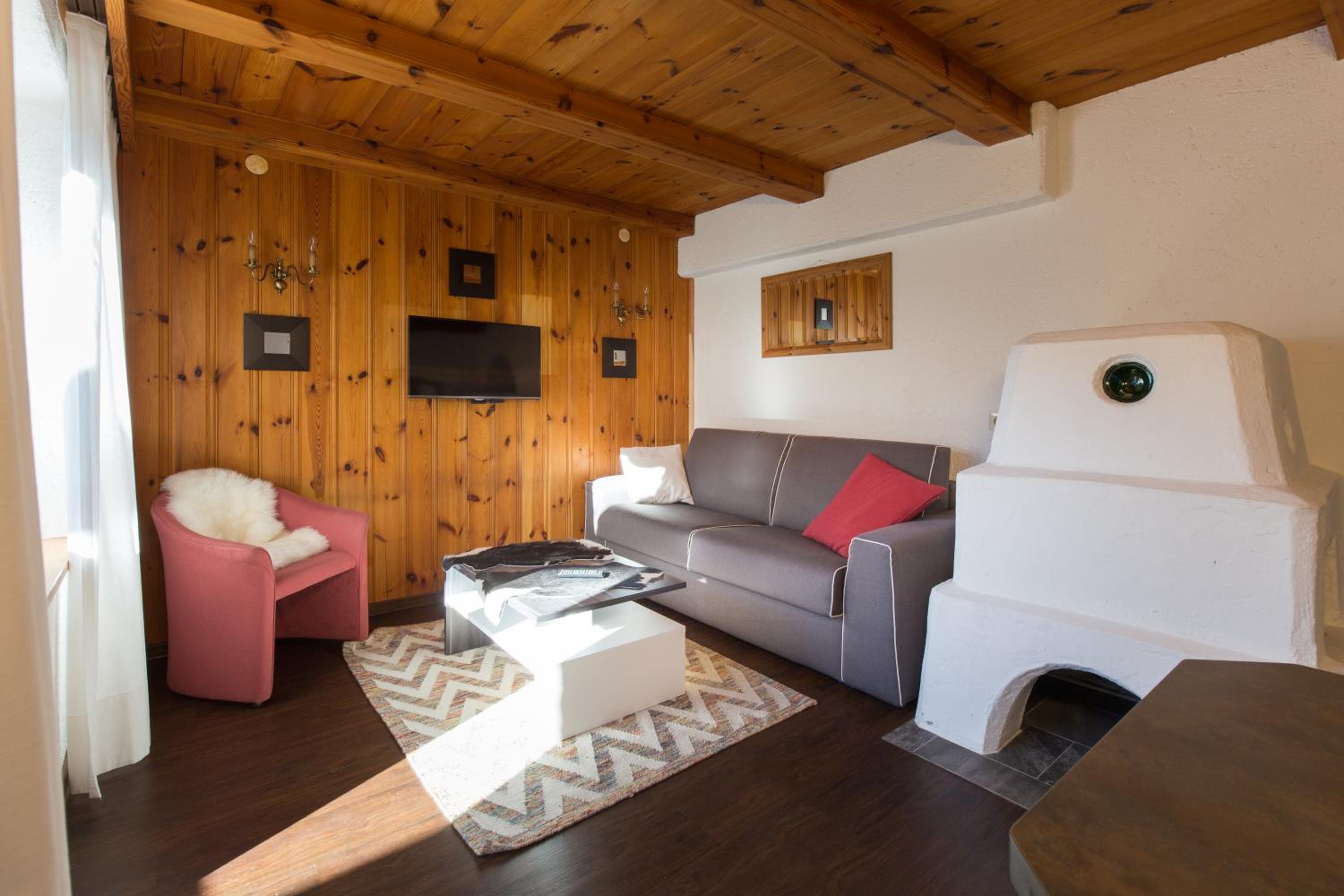 Family Room with Mountain View photo 1