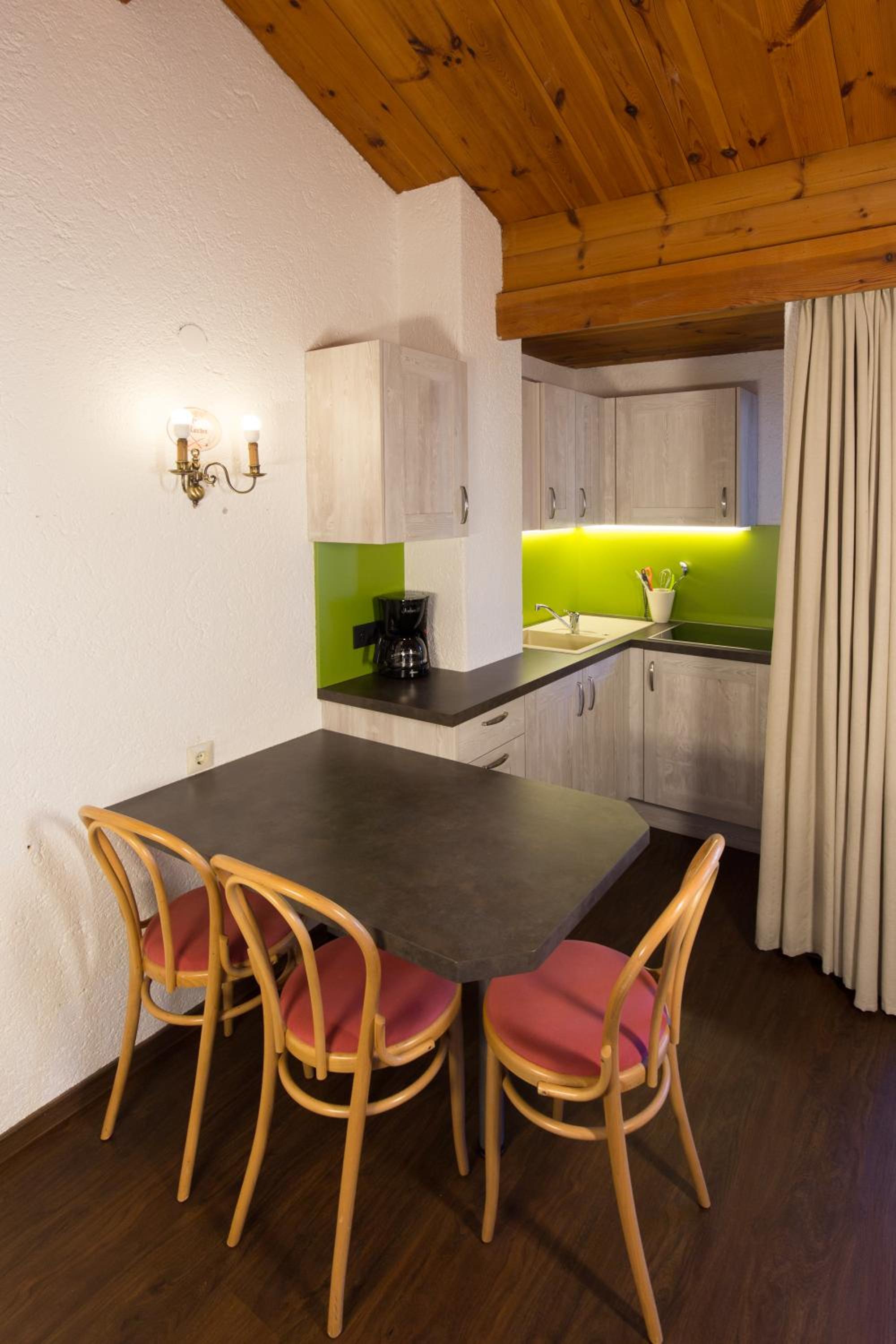 Family Room with Balcony photo 3