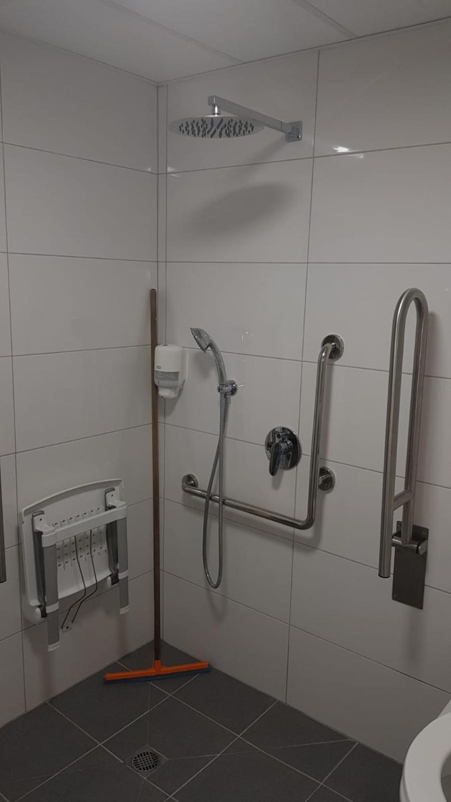 Quadruple Room with Private Bathroom - Photo 5