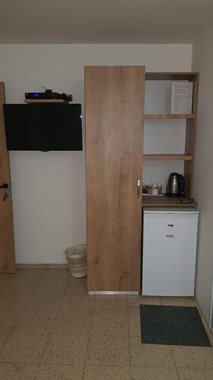 Quadruple Room with Private Bathroom - Photo 4