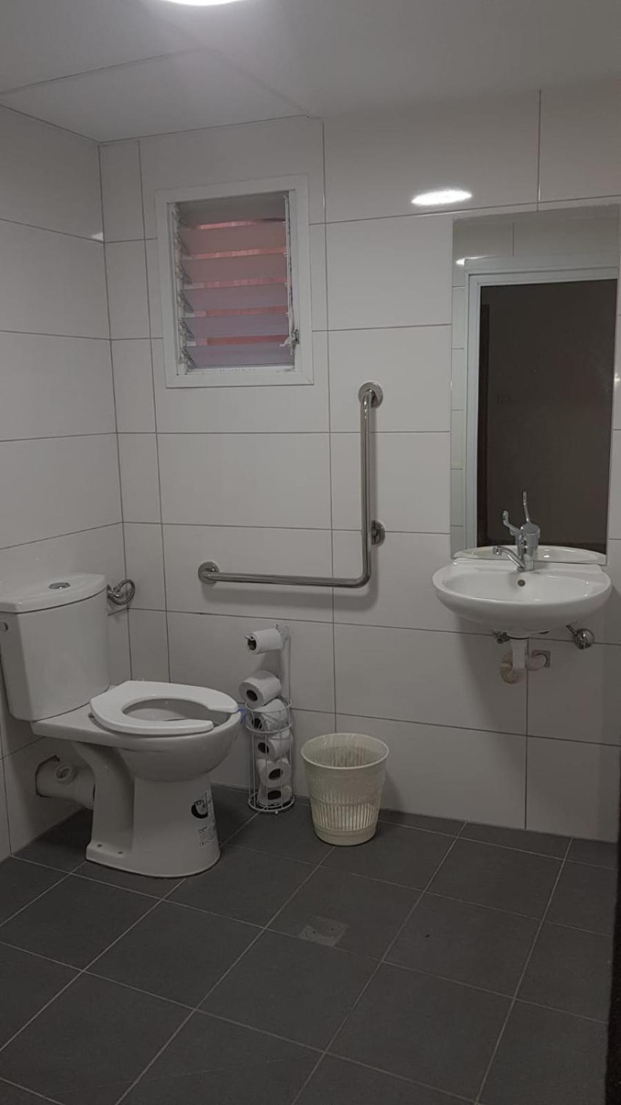 Quadruple Room with Private Bathroom - Photo 2